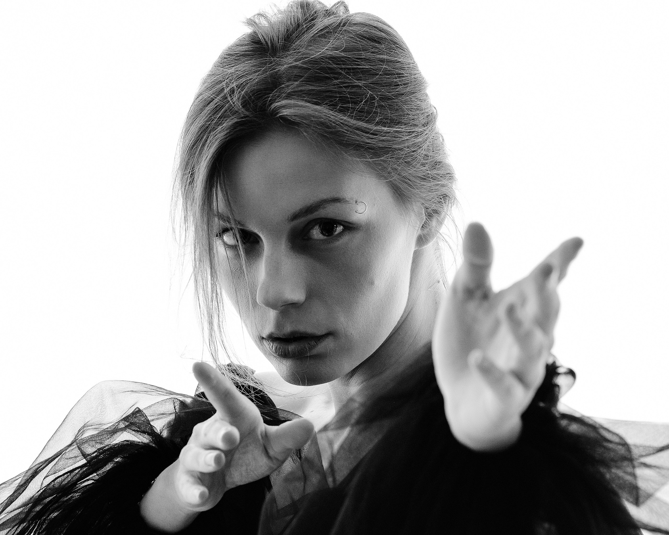 Студийная съемка женского портрета. Портретный фотограф Белград Матвей Кармаков