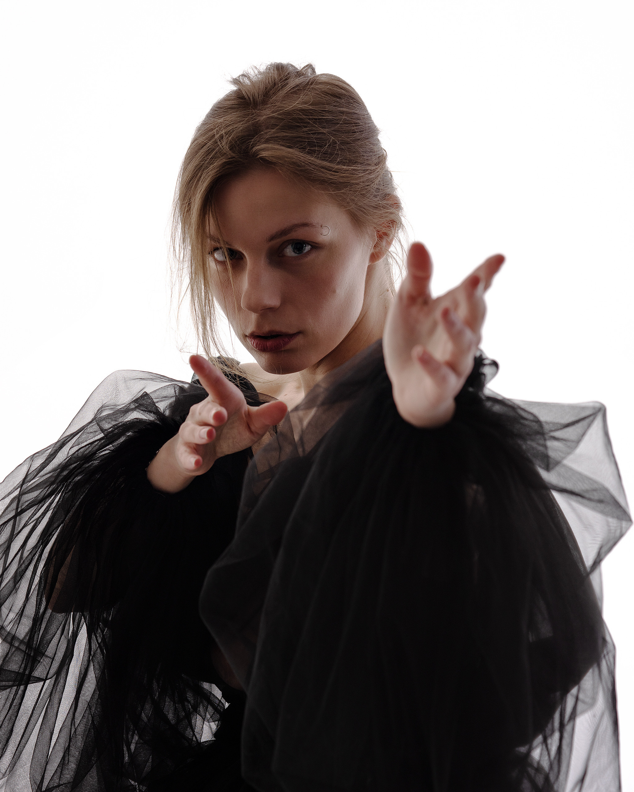 Студийная съемка женского портрета. Портретный фотограф Белград Матвей Кармаков