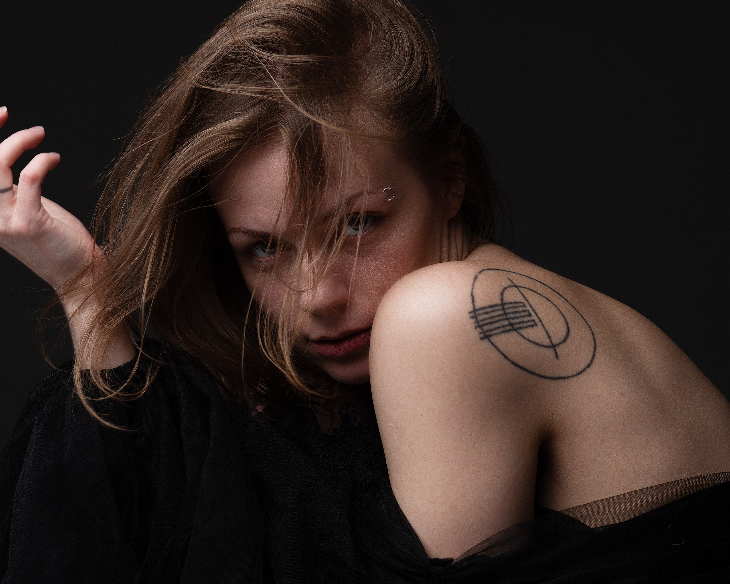 Студийная съемка женского портрета. Портретный фотограф Белград Матвей Кармаков