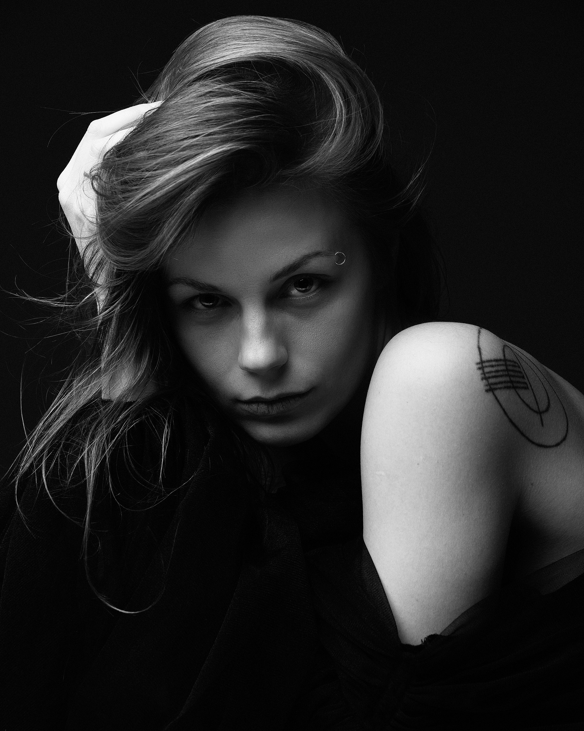 Студийная съемка женского портрета. Портретный фотограф Белград Матвей Кармаков