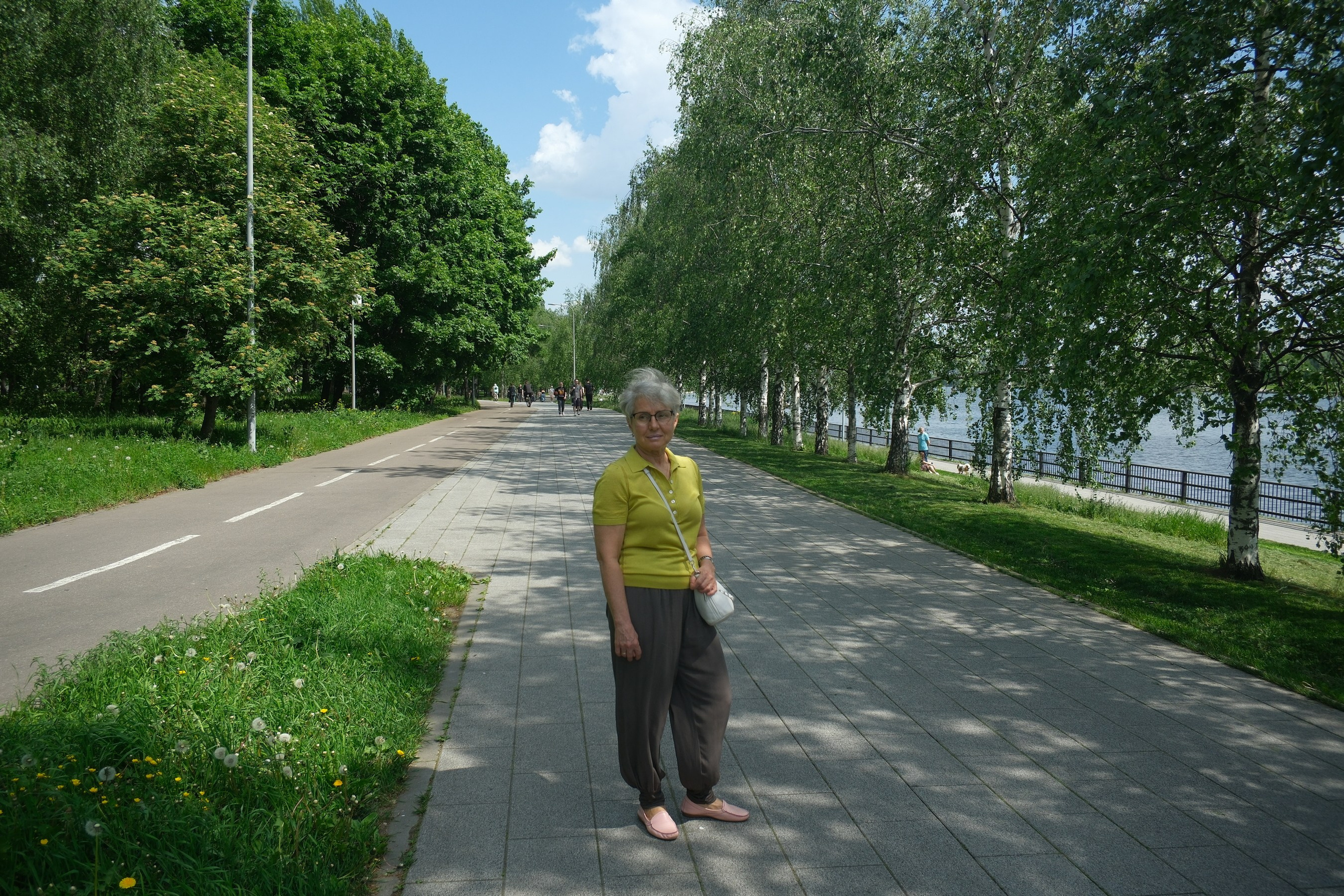 Парк 850 лет Москве. Снято на Voigtlander 18/2,8 Color-scopar. Улица, люди, жизнь…