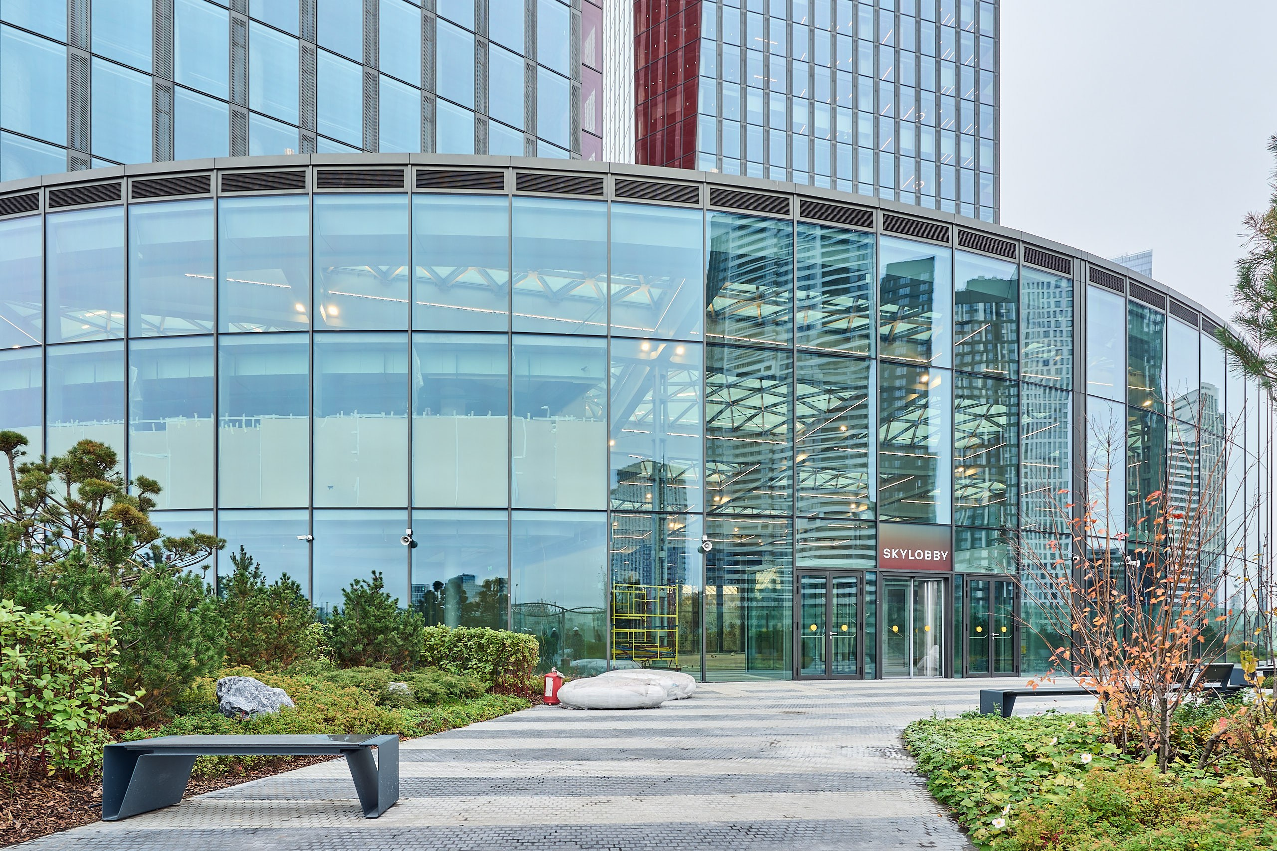 Архитектурное фото на эксплуатируемой кровле стилобата iCity с зеленой верандой