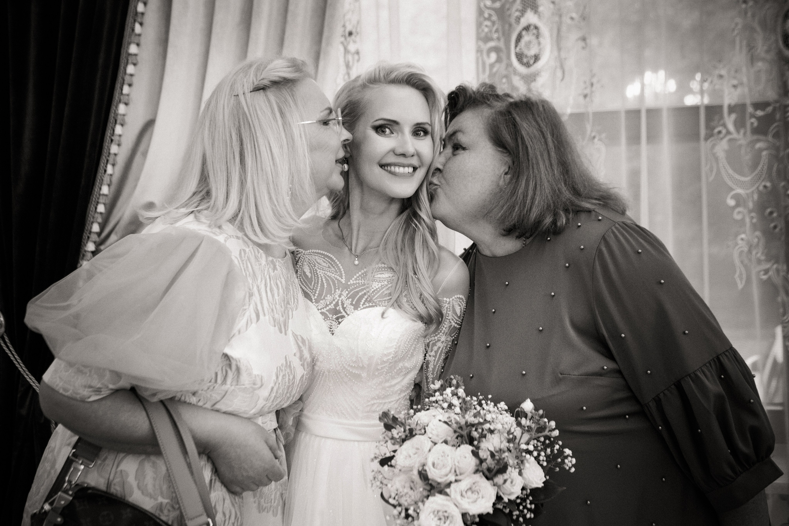 Свадебная фотосессия на ВДНХ. Свадебный и семейный фотограф в Москве и Подмосковье Лариса Козлова