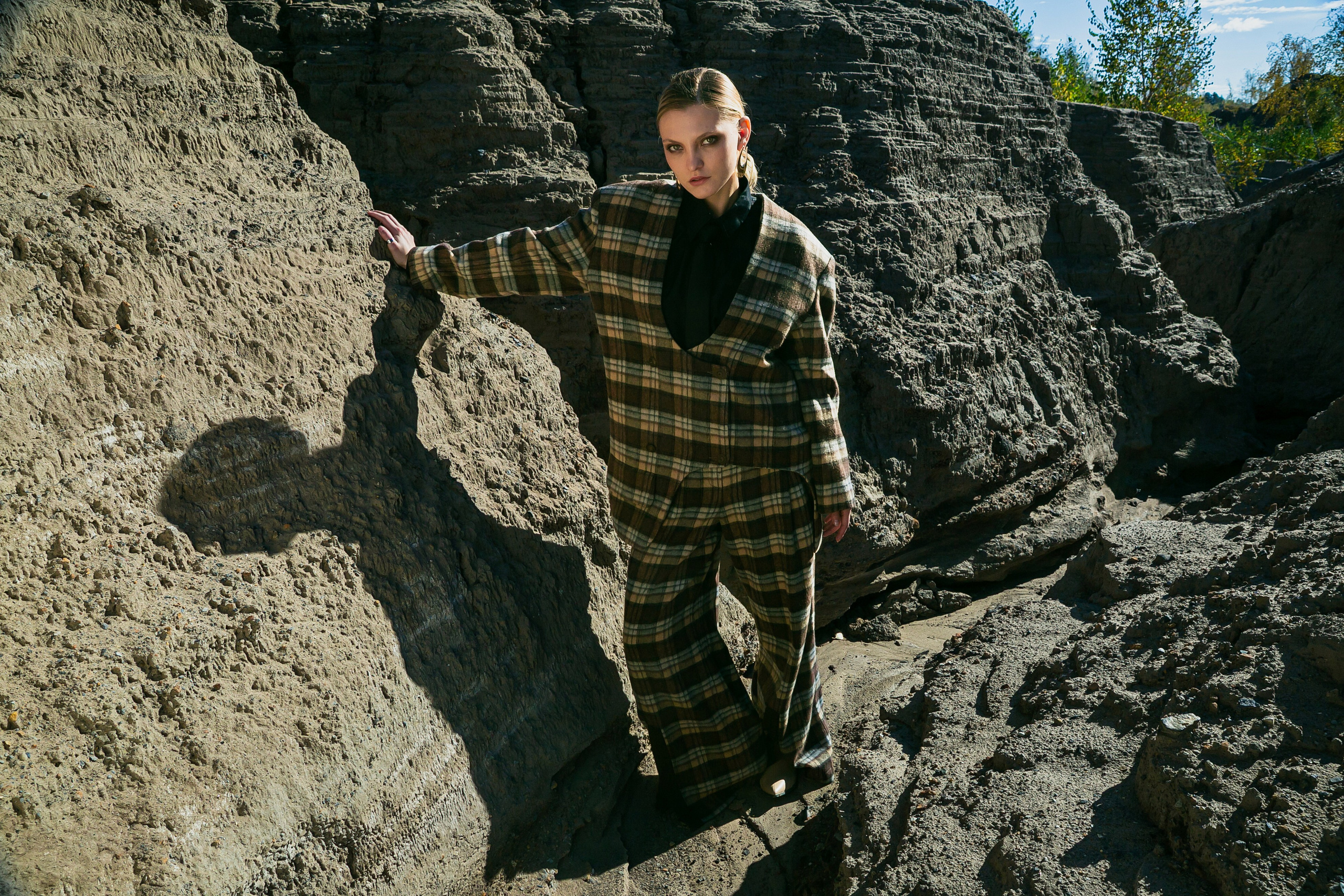 LOOKBOOK Autumn 2025 for AMUNESTIC. АННА ВЕРСО / ANNA VERSO | Визуальный художник / Visual artist