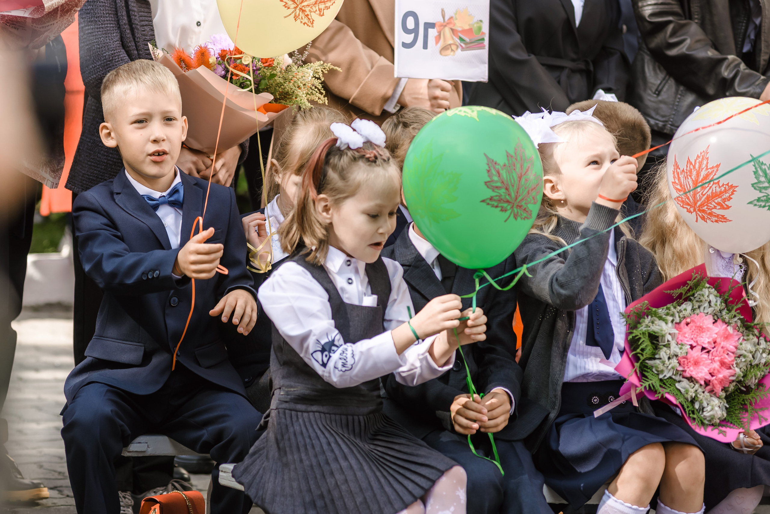 Линейка 11-е классы 2023. Фотограф Галина Лисанова, г. Брянск