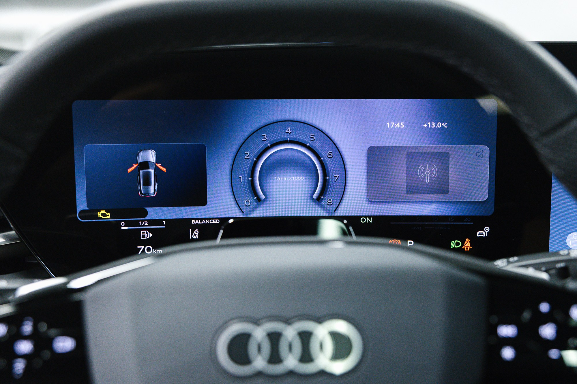 Audi Q5  40 TFSI 2.0 S tronic (204 л. с.). Автосалон «Х-Авто»