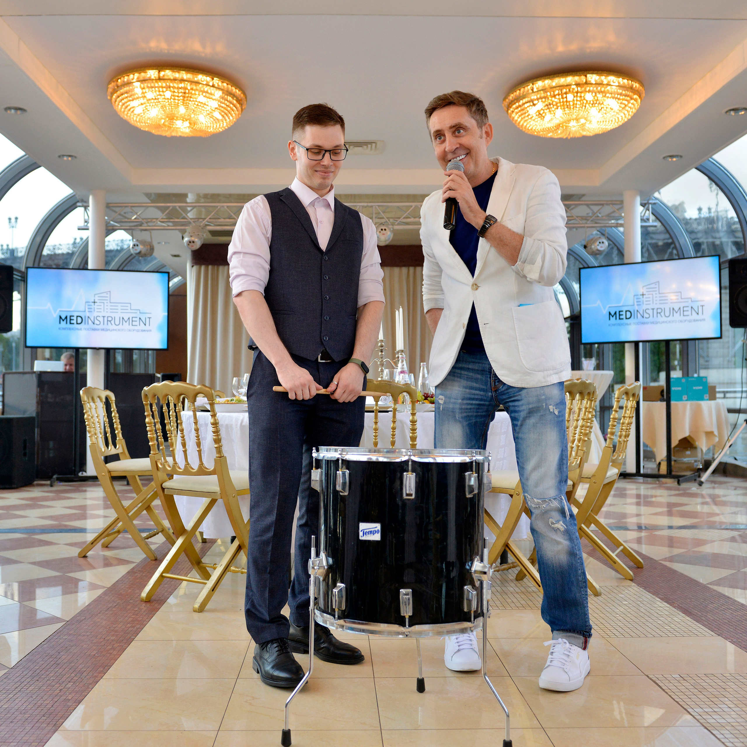 Корпоративы. Ведущий Валерий Чигинцев