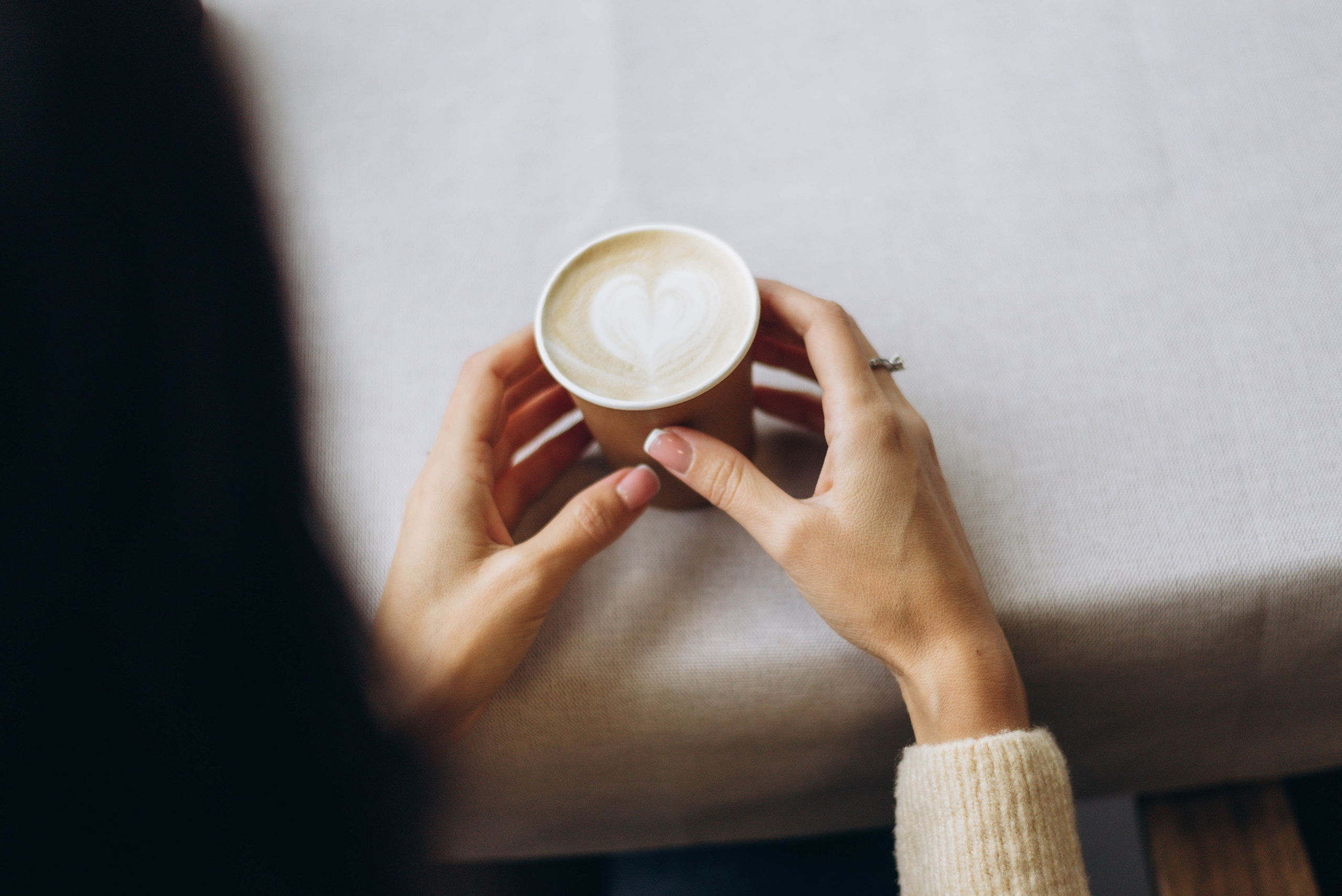 Прогулочная фотоссесия для девушки в парке. Семейный фотограф в Железнодорожном Масаева Елена