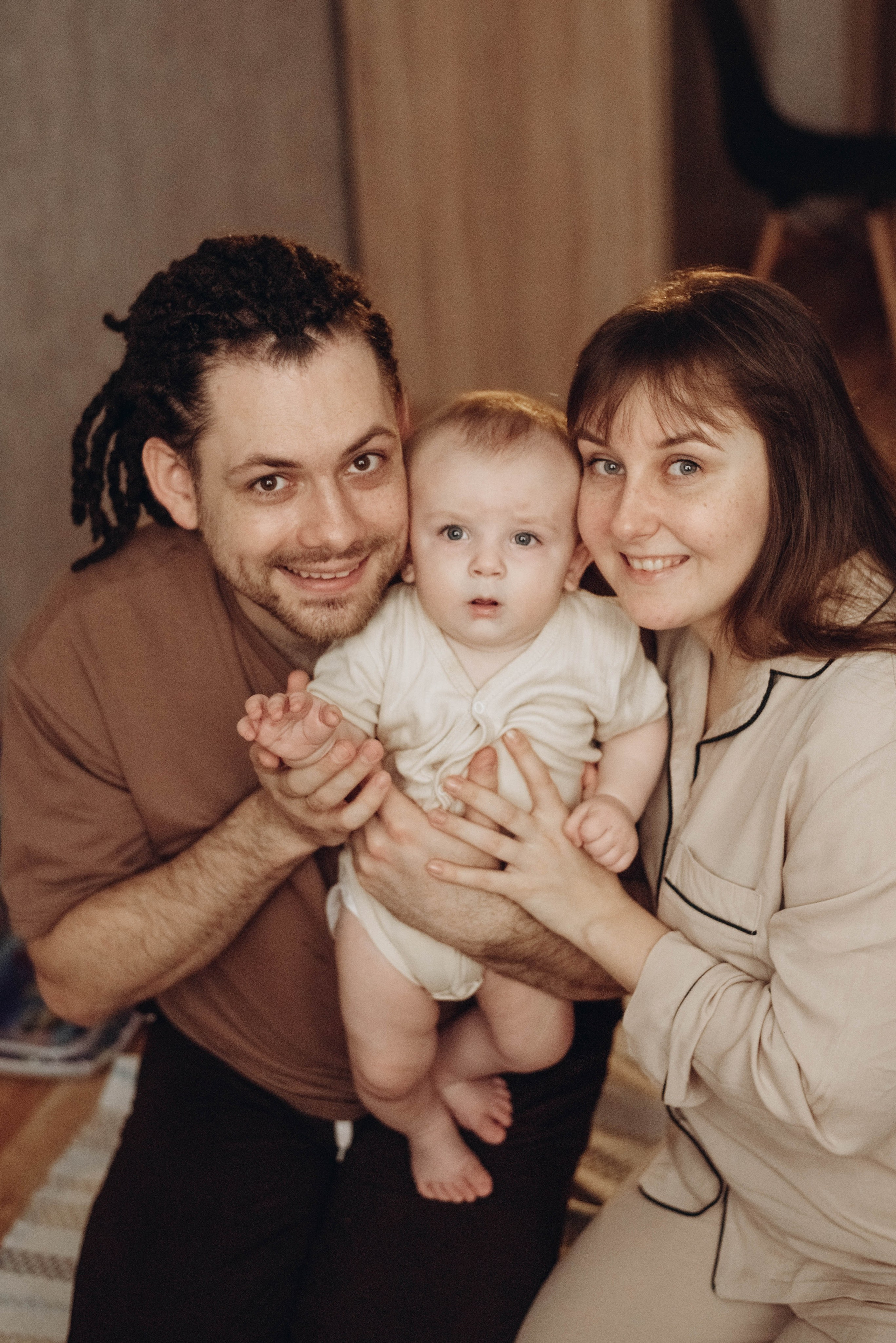 Домашняя семейная фотоссесия с малышом. Семейный фотограф в Железнодорожном Масаева Елена