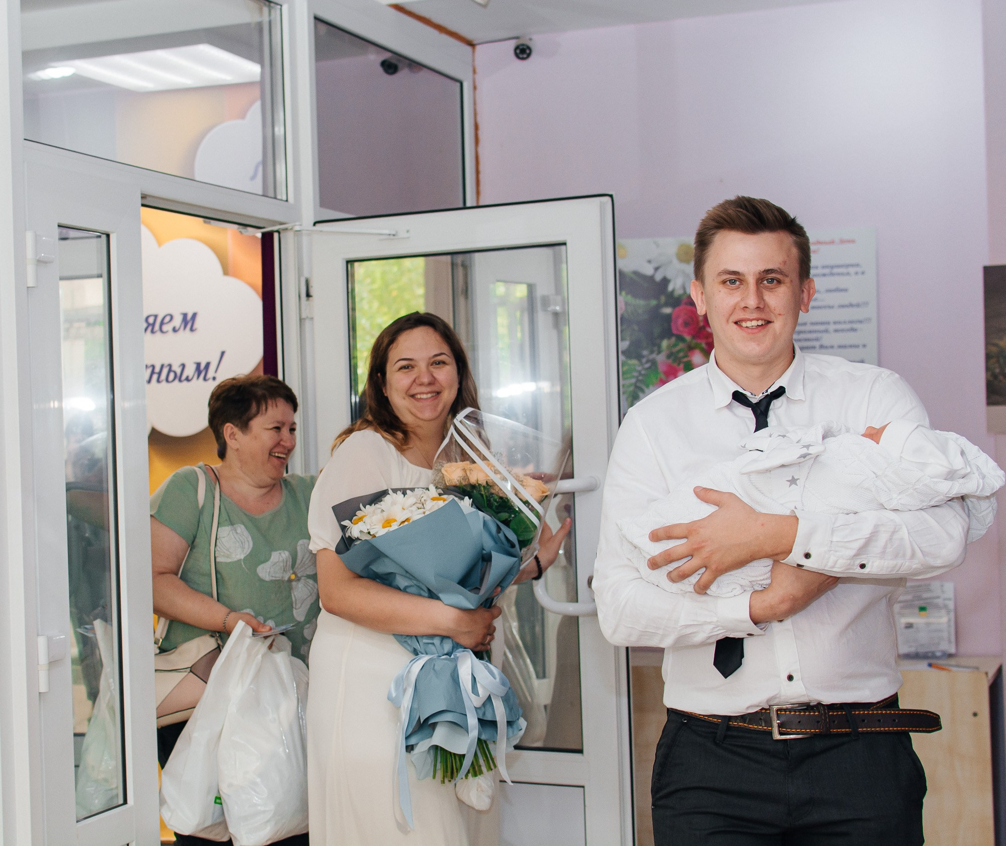 Выписка из роддома. Фотограф Ростов-на-Дону | фототерапевт