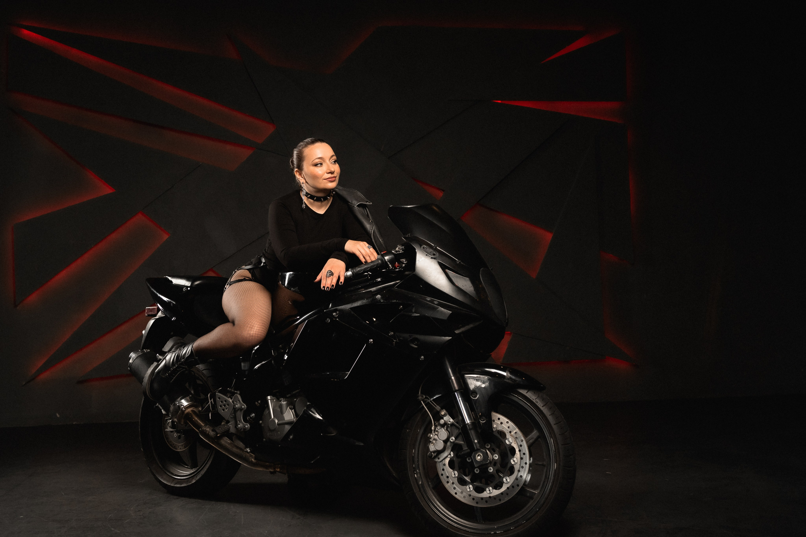 Гранж с мотоциклом. КОНТЕНТ |БРЕНД фотограф Санкт-Петербург — Жанна Олтаржевская