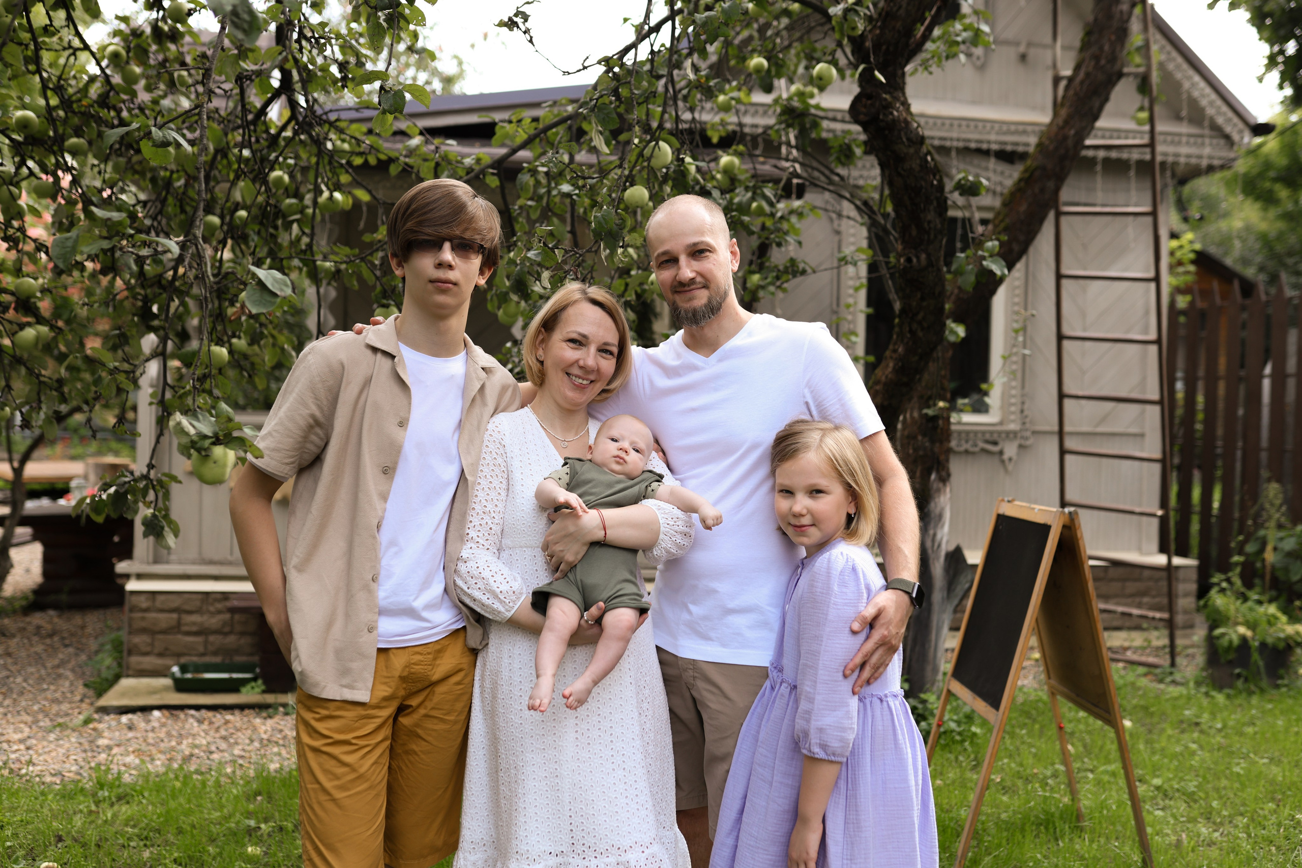 Семейная фотосессия в загородной студии. Фотограф в Железнодорожном и Балашихе