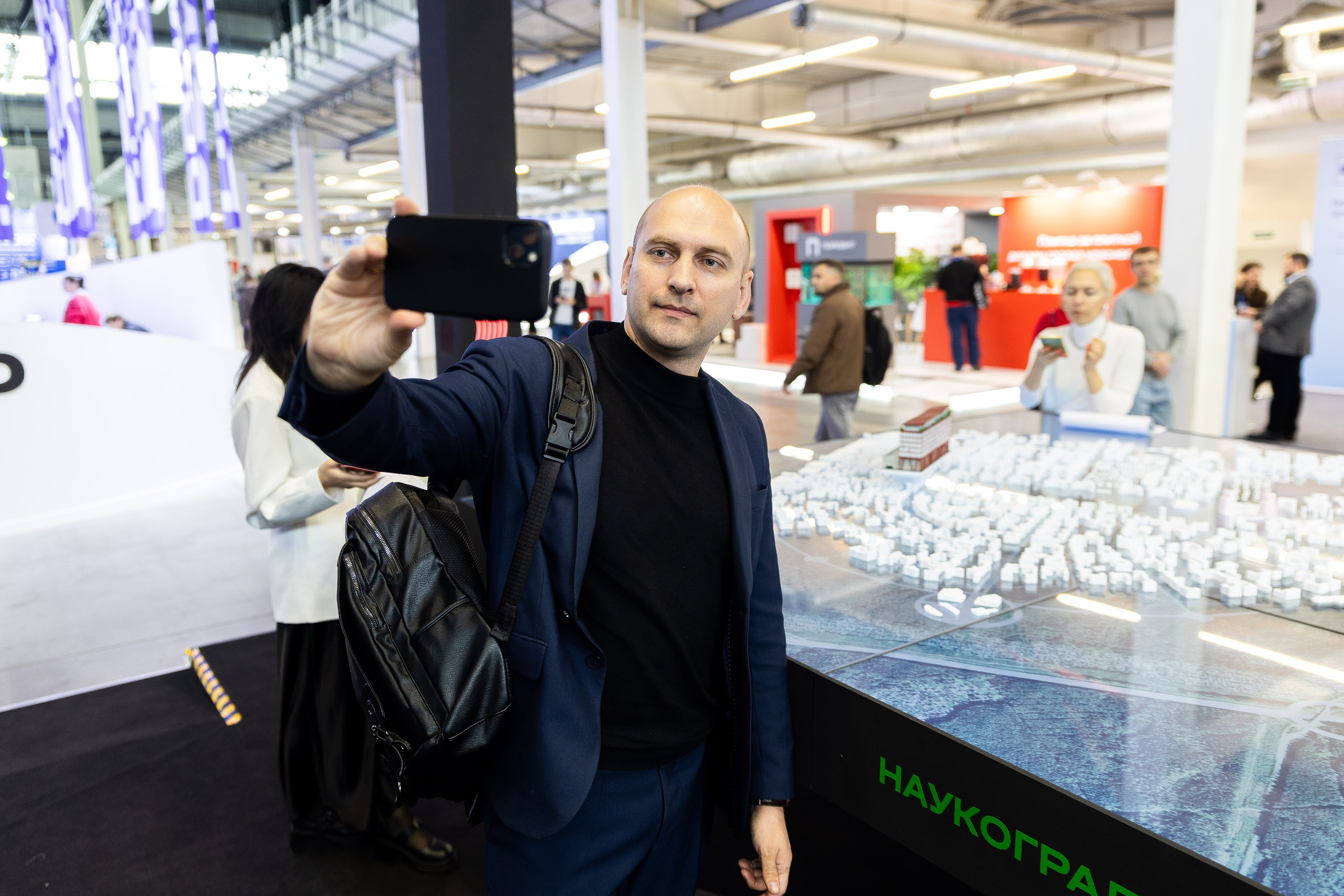 100+ (стенд «Кортрос»). Фотограф Родион Нарудинов