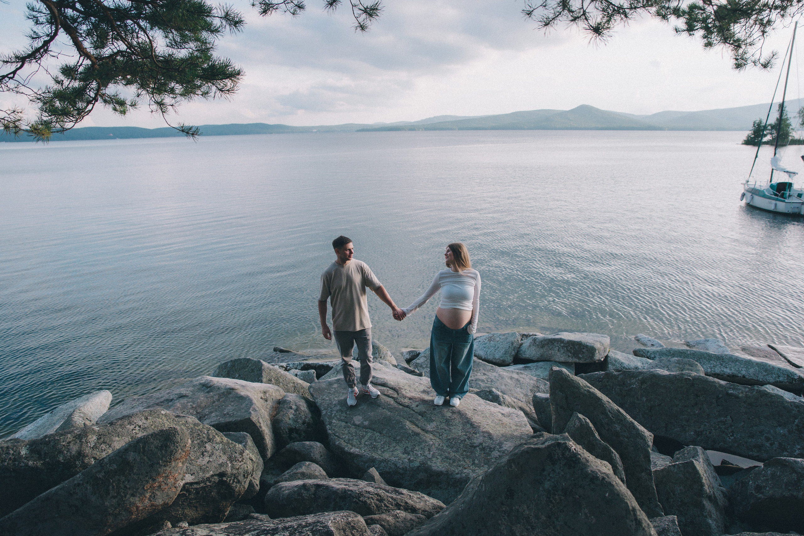 Фотосессия пары на берегу. Семейный фотограф в Миассе Ольга Широковская