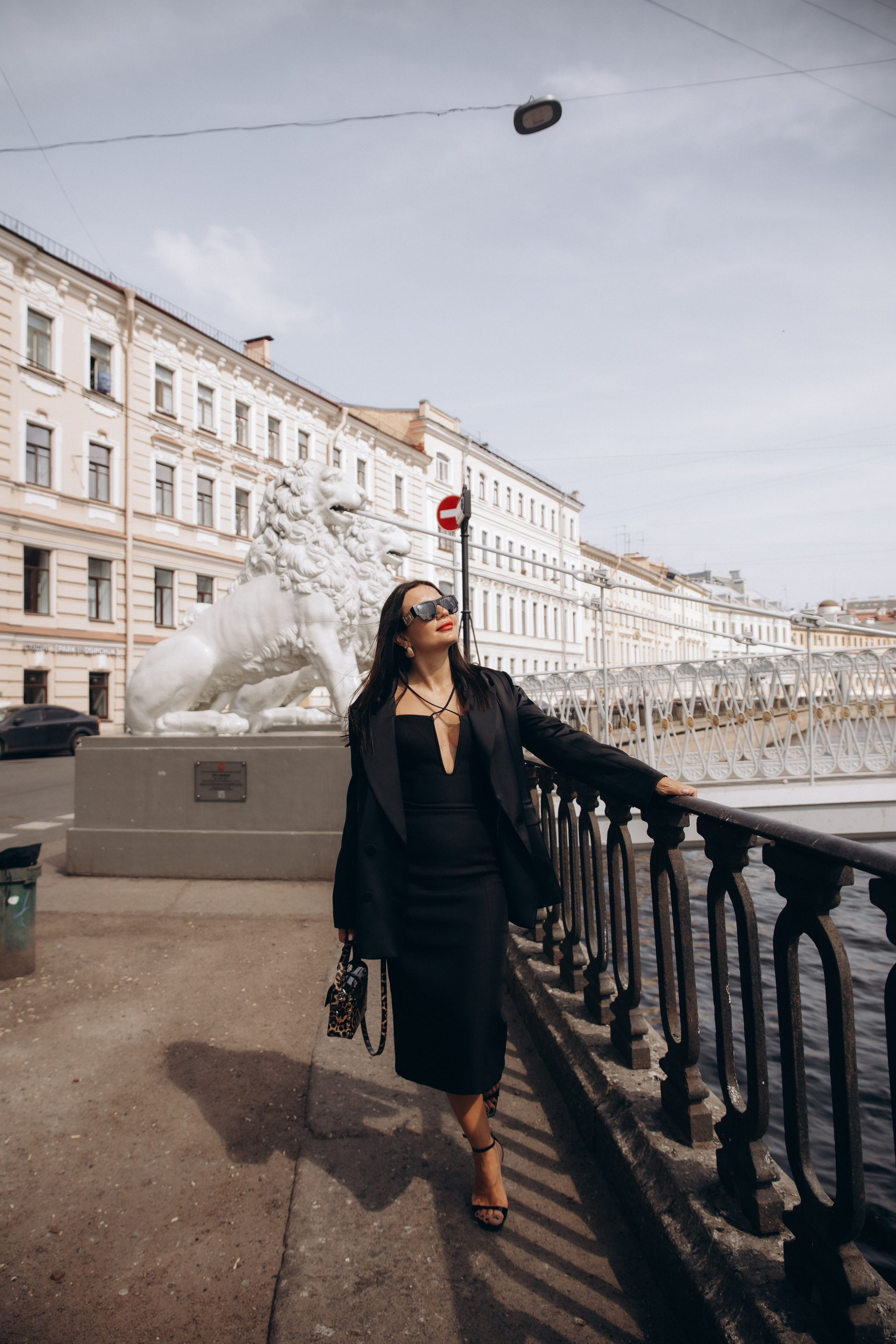 Ольга, прогулка по Фонтанке и фотосессия в парадной Ромашка. Фотограф в Санкт-Петербурге Разиля Идиятуллина