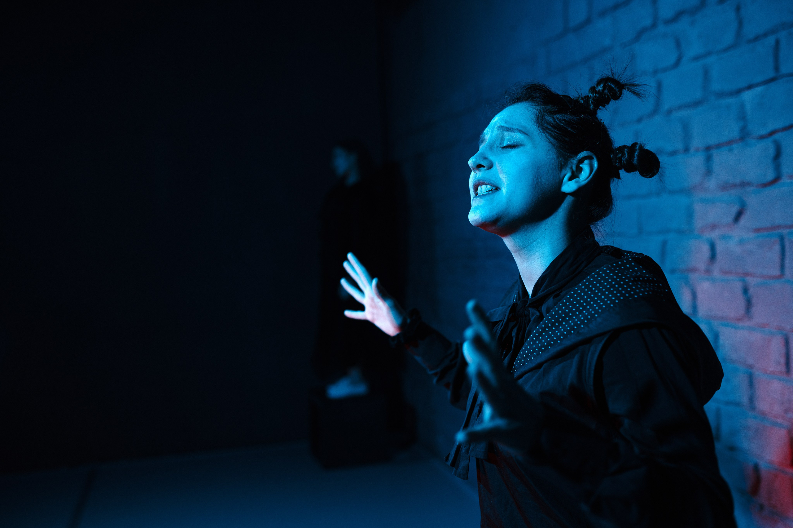 Спектакль «ЧЕЛОВЕЧКИ». Арт-пространство «Свои». Профессиональная фотосессия в Краснодаре | Фотограф Денис Труфанов