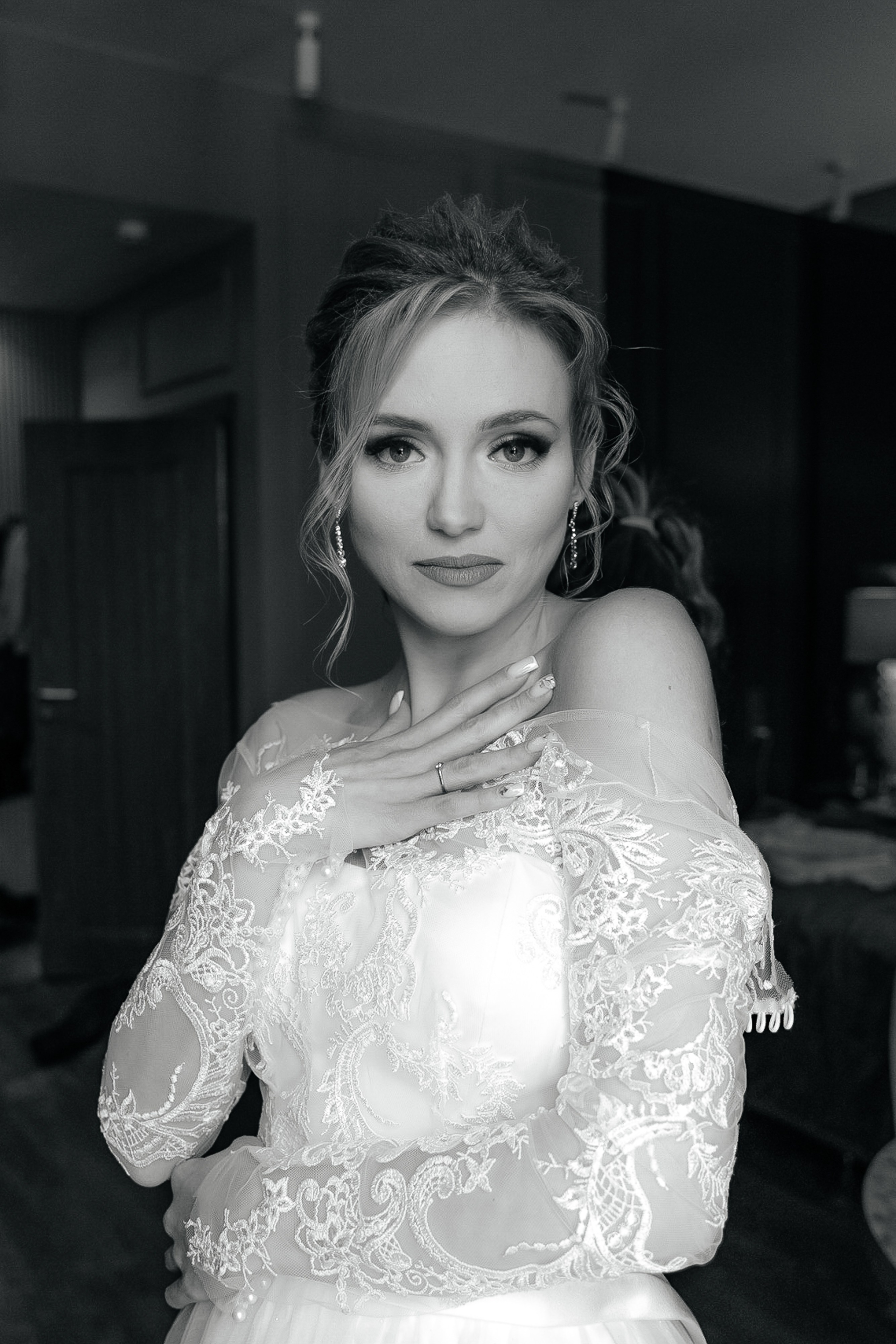 Свадебный портрет невесты в отеле