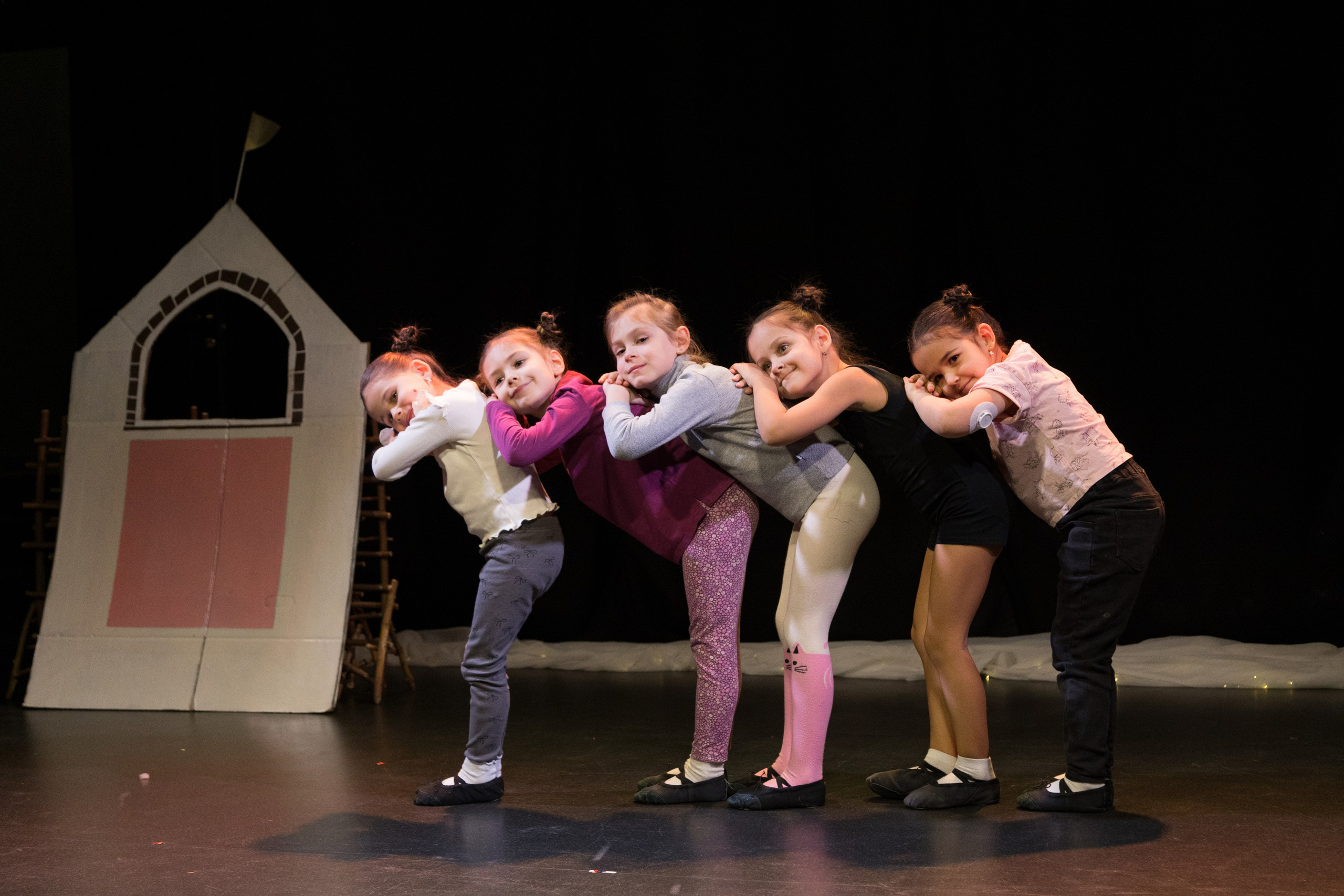 Отчетный танцевальный концерт детей 2-7 лет. Детский и контент фотограф Надя Волкова Санкт-Петербург