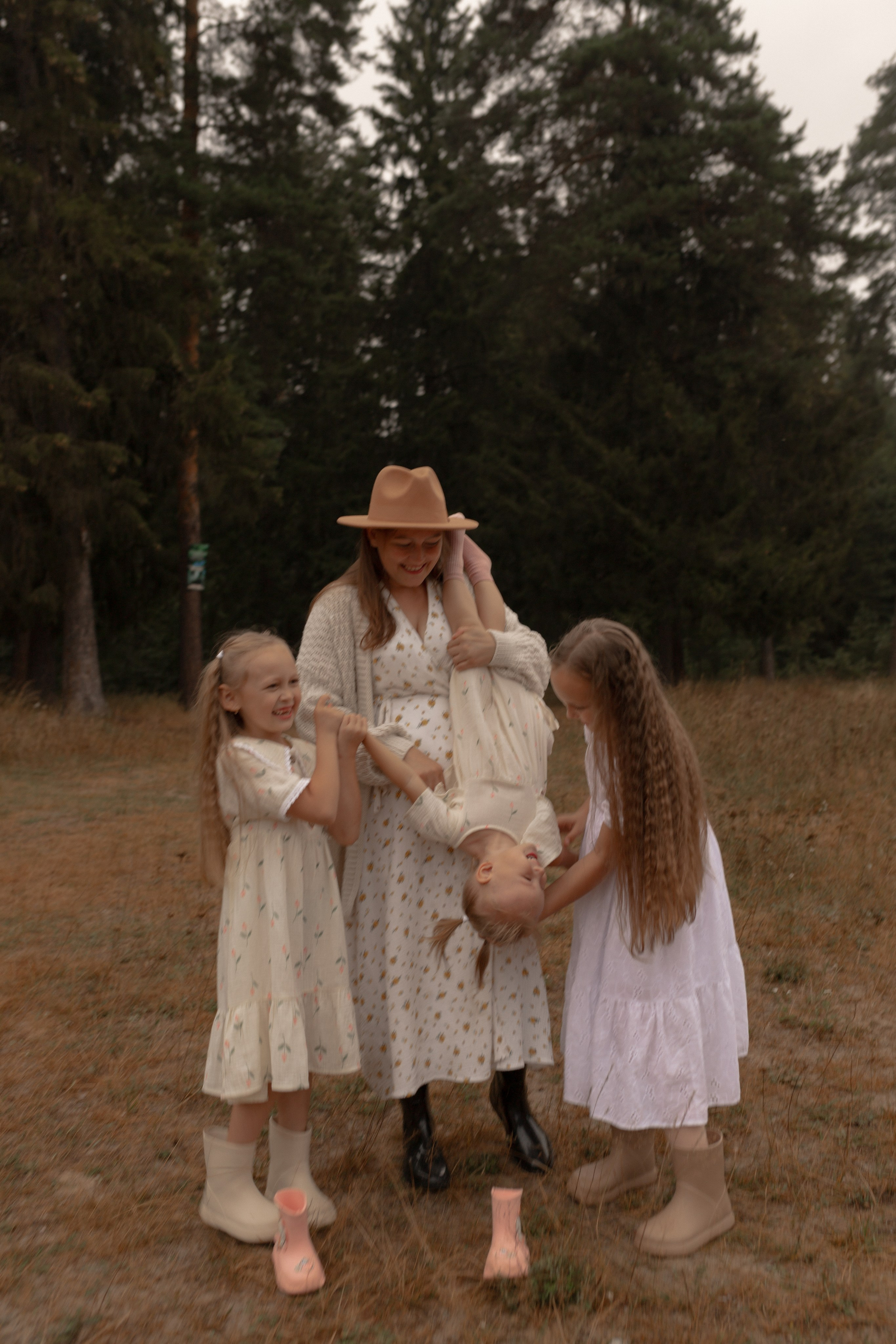 Мама Алина, Маша, Дина и Анечка. Фотограф Татьяна Семенова