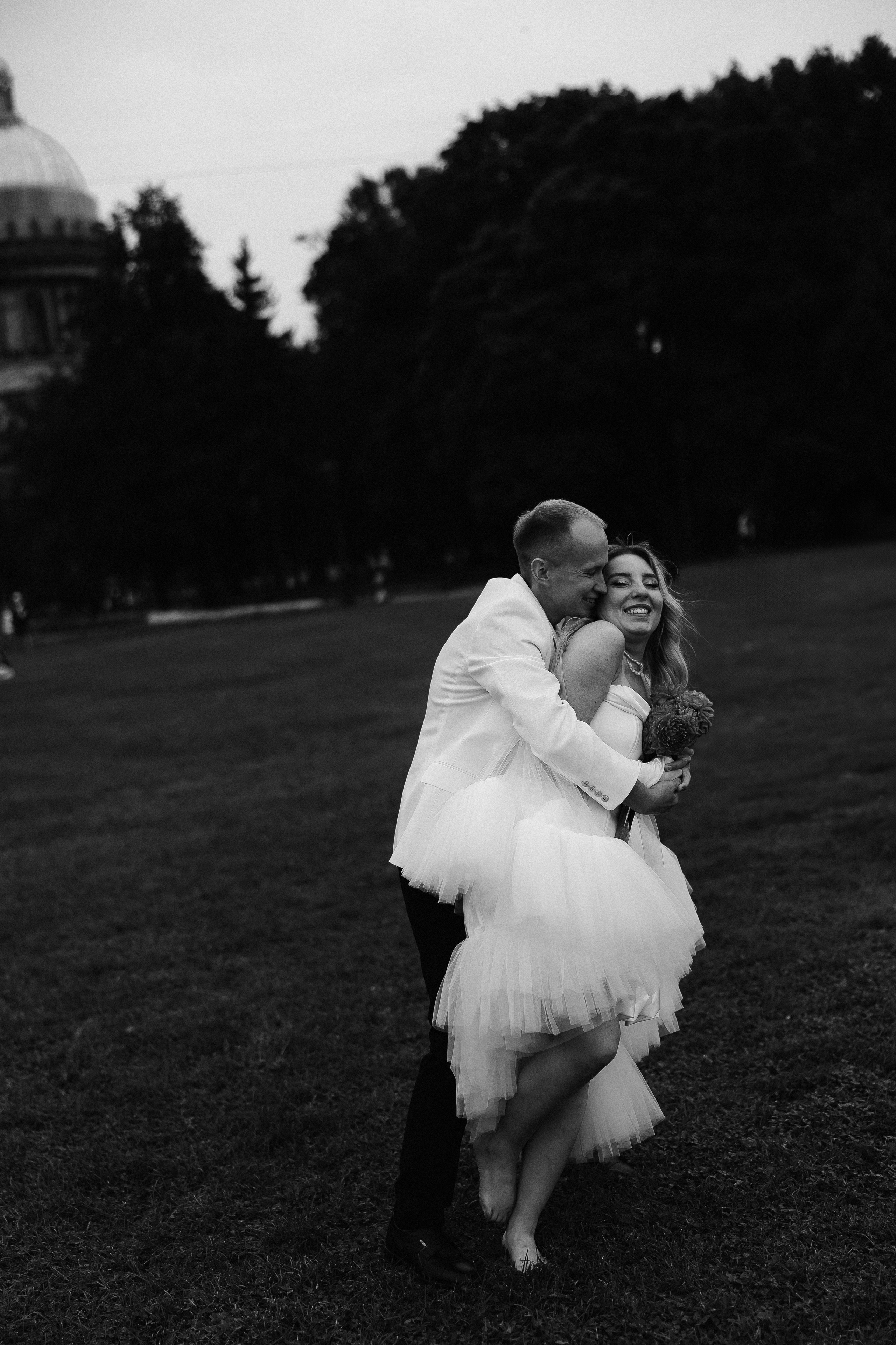 Когда я впервые увидел тебя, этот смех, ты мне напомнила по-моему сразу всех. Свадебный фотограф в Санкт-Петербурге Баженова Алина