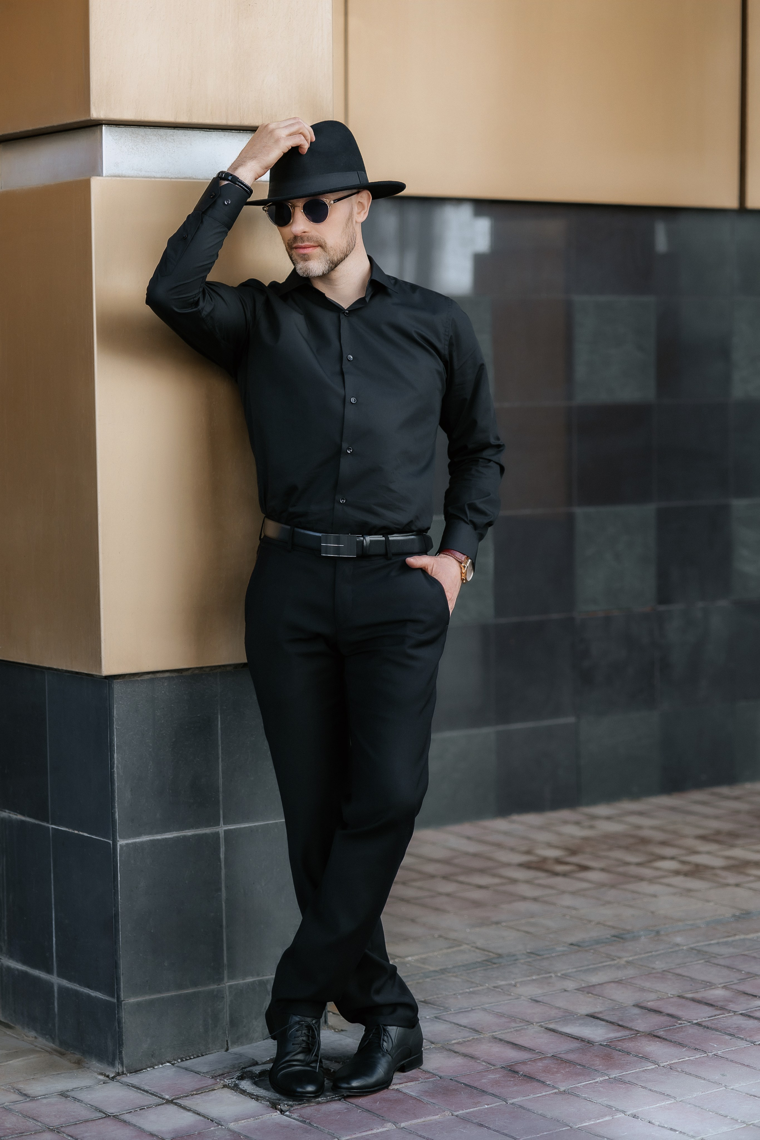 мужчина в шляпе