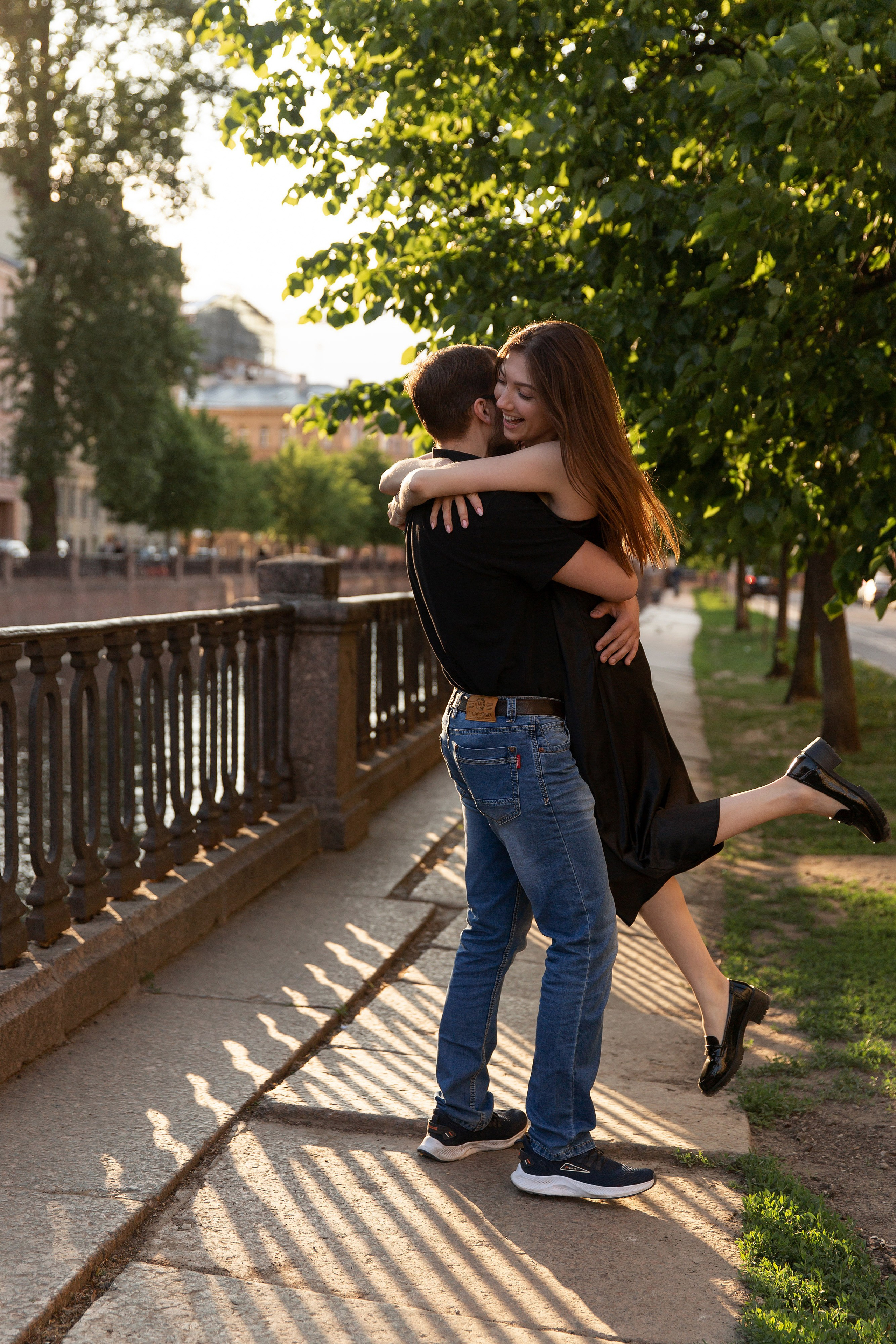 Фотосессия истории любви в центре Петербурга. Свадебный и портретный фотограф в Санкт-Петербурге Надежда Чечулина