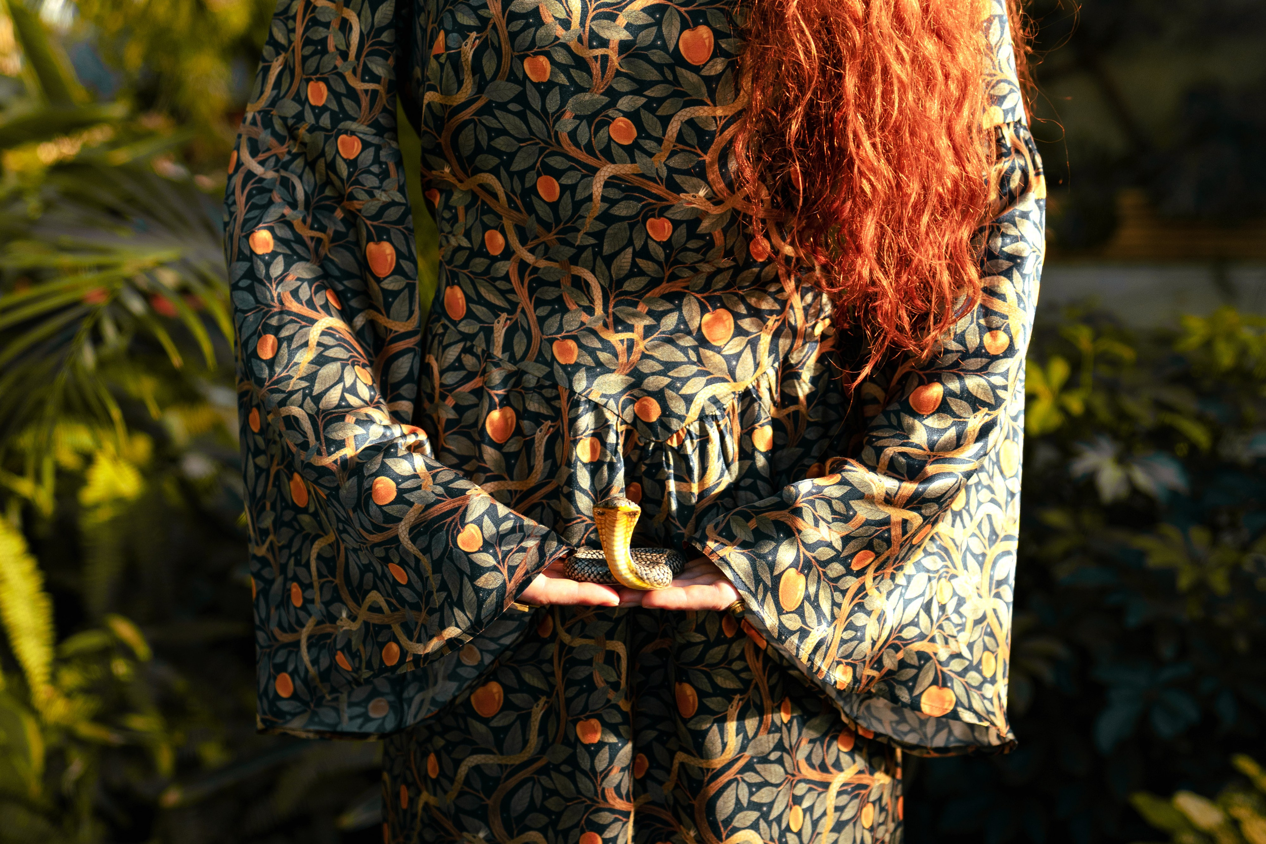 Съемка шёлковых платьев для PlantMyBones