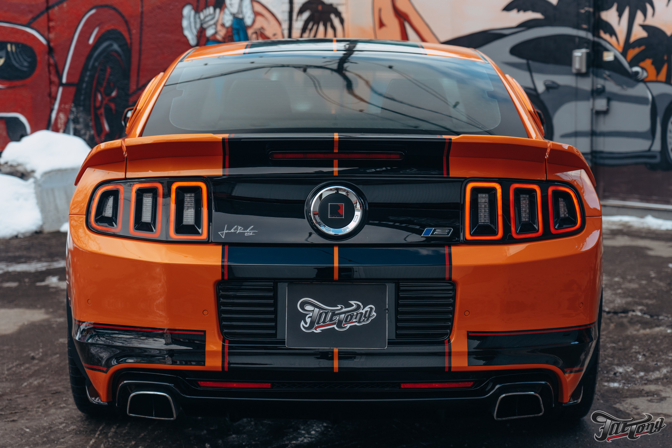 Ford Mustang Roush оранжевый окрас кузова и выкрас полос. DeLorein