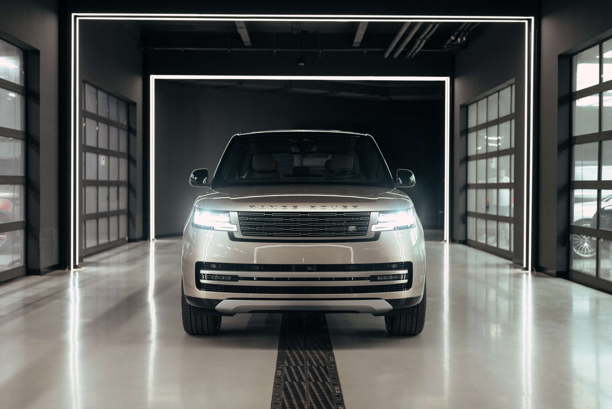 Range Rover gold on sand. DeLorein