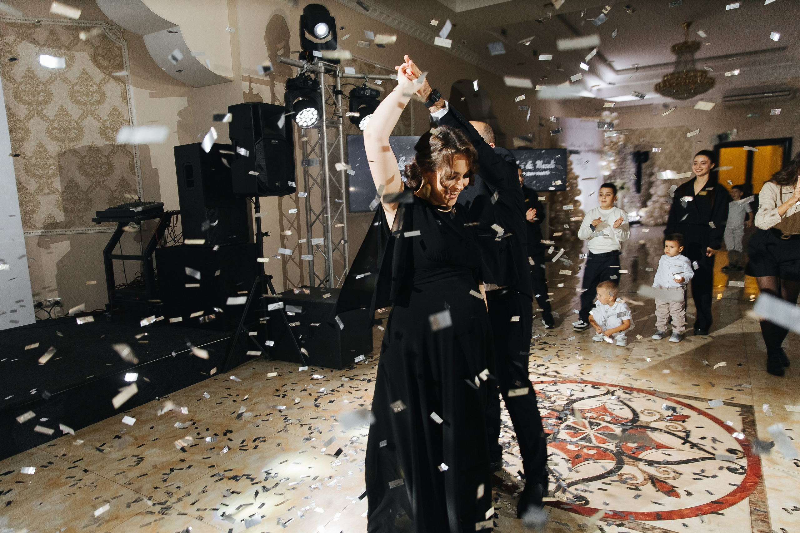 Ани и Назели. 35&5 День рождения, «Янтарь». Фотограф в Красноярске Надежда Воскресенская