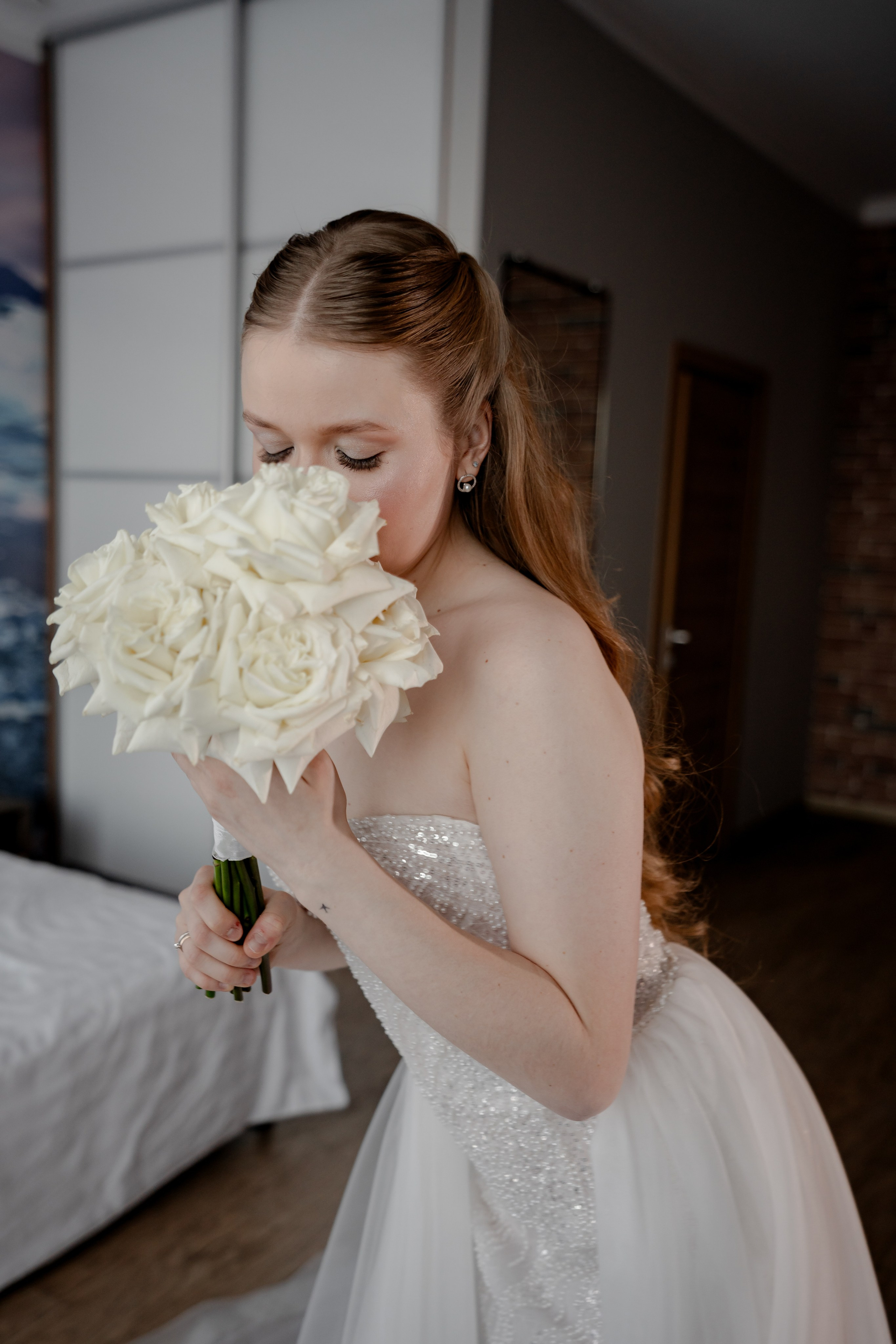 СВАДЕБНАЯ СЬЕМКА СБОРОВ В ОТЕЛЕ И ВЫЕЗД НА ЦЕРЕМОНИЮ (СНЯТО В СИБИРЕ В НИЖНЕВАРТОВСКЕ). Профессиональный фотограф, Санкт-Петербург — Виктория Богомолова