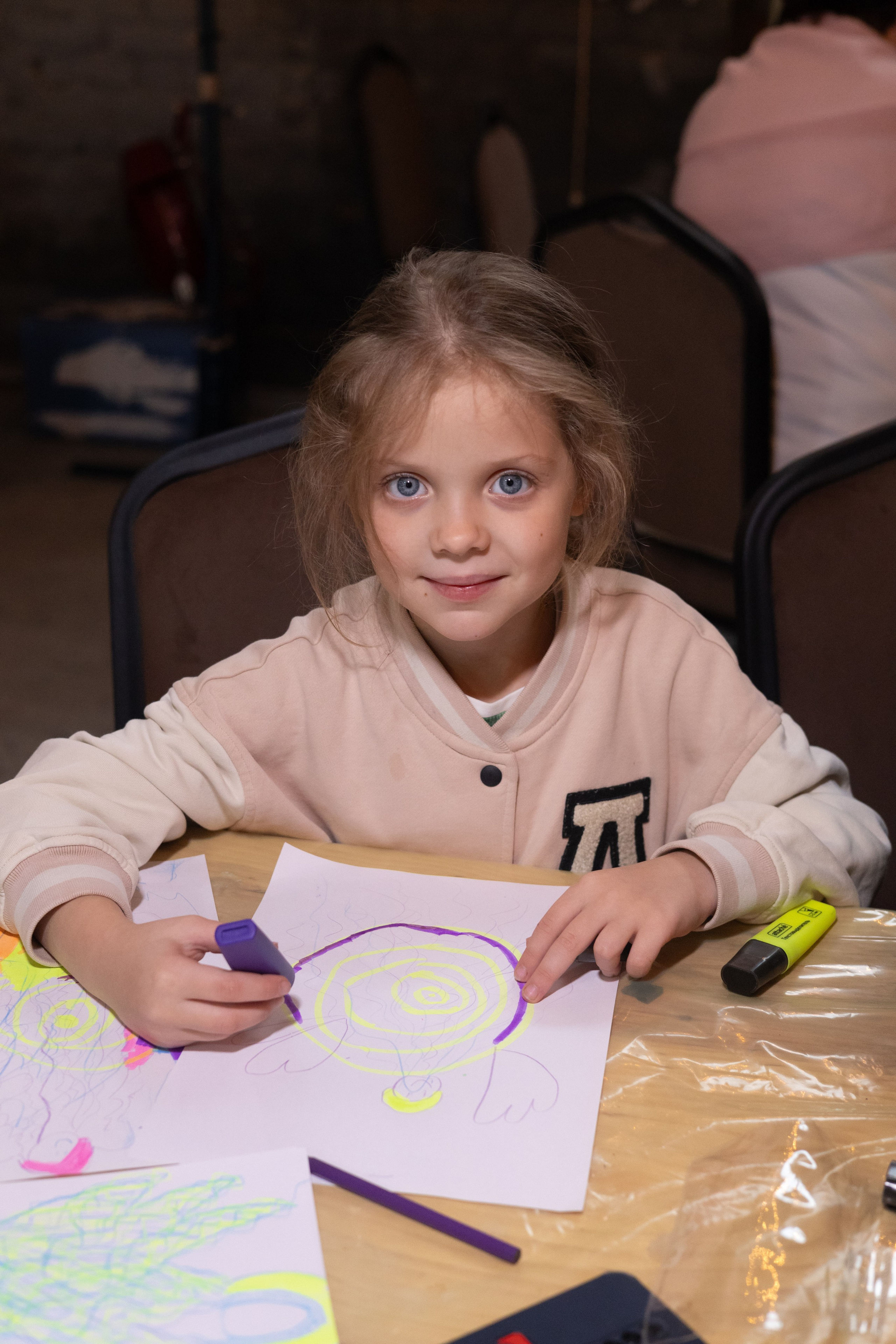 Выставка «АНГЕЛЫ МИРА». Фотограф Красноярск съемки лавстори, фотосессия в студии, портретная съемка, творческие фотосессии