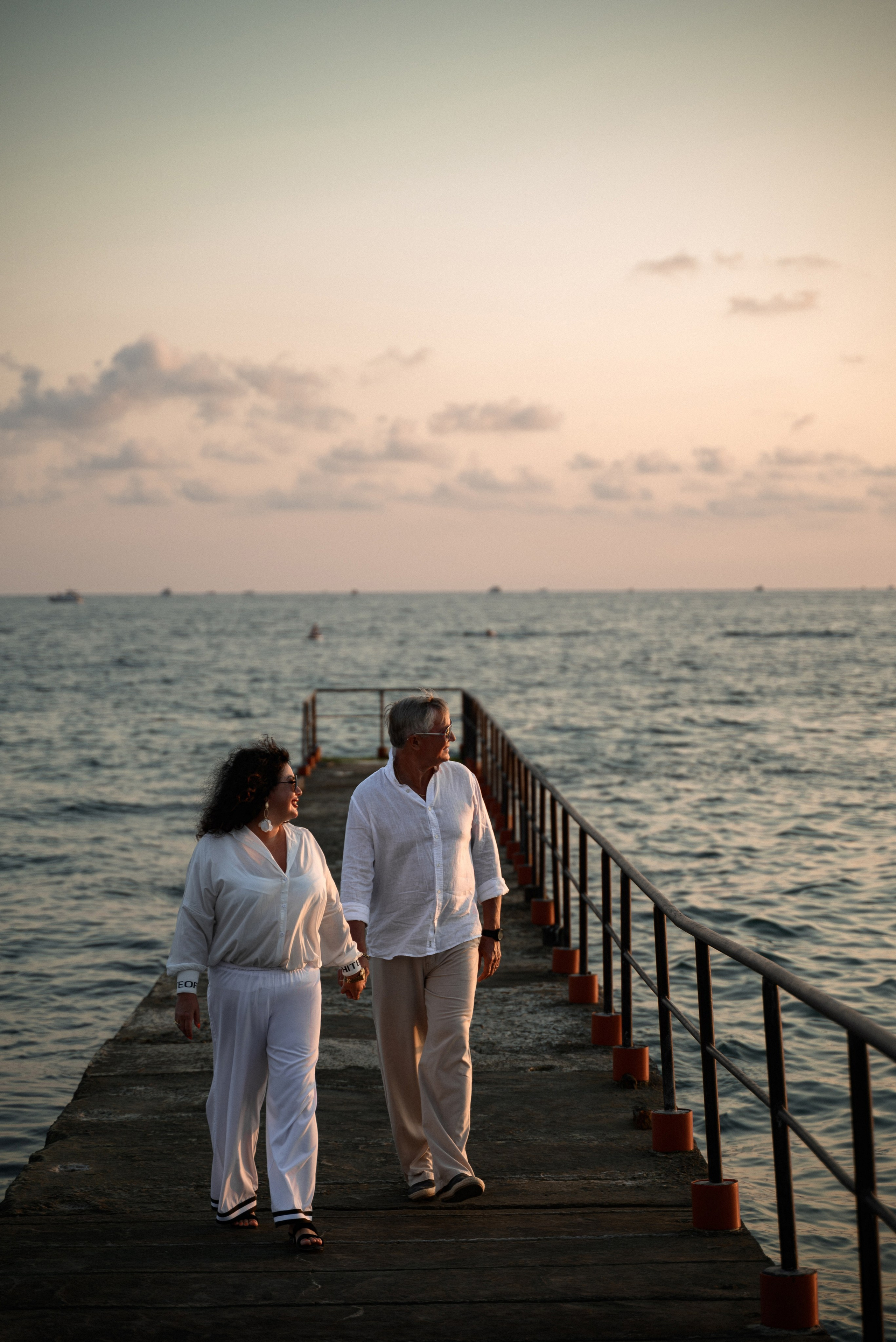 Фотосессия у моря в Сочи для отдыхающих — красивые кадры на фоне пляжа