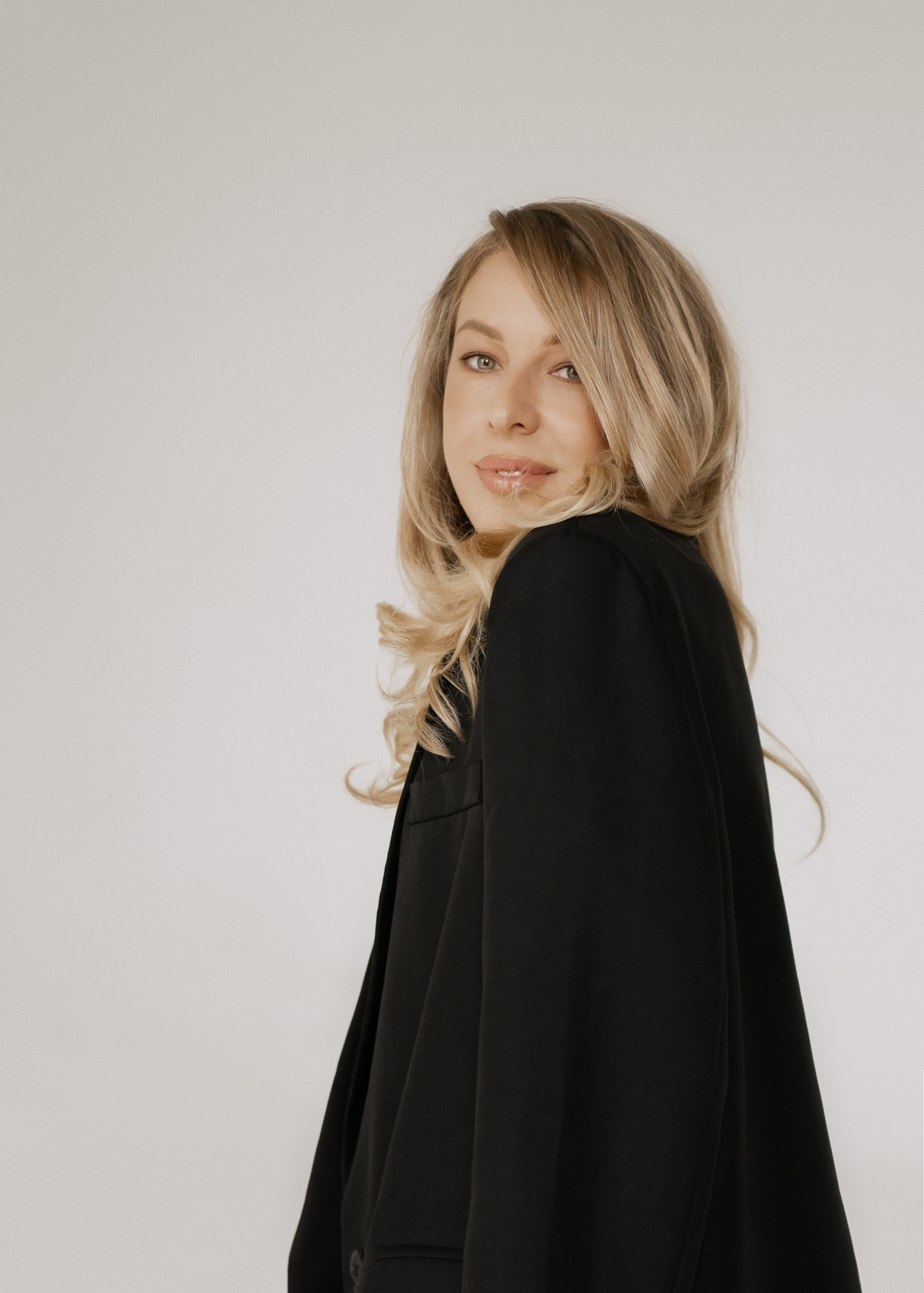 ЮЛЯ. Женский портрет