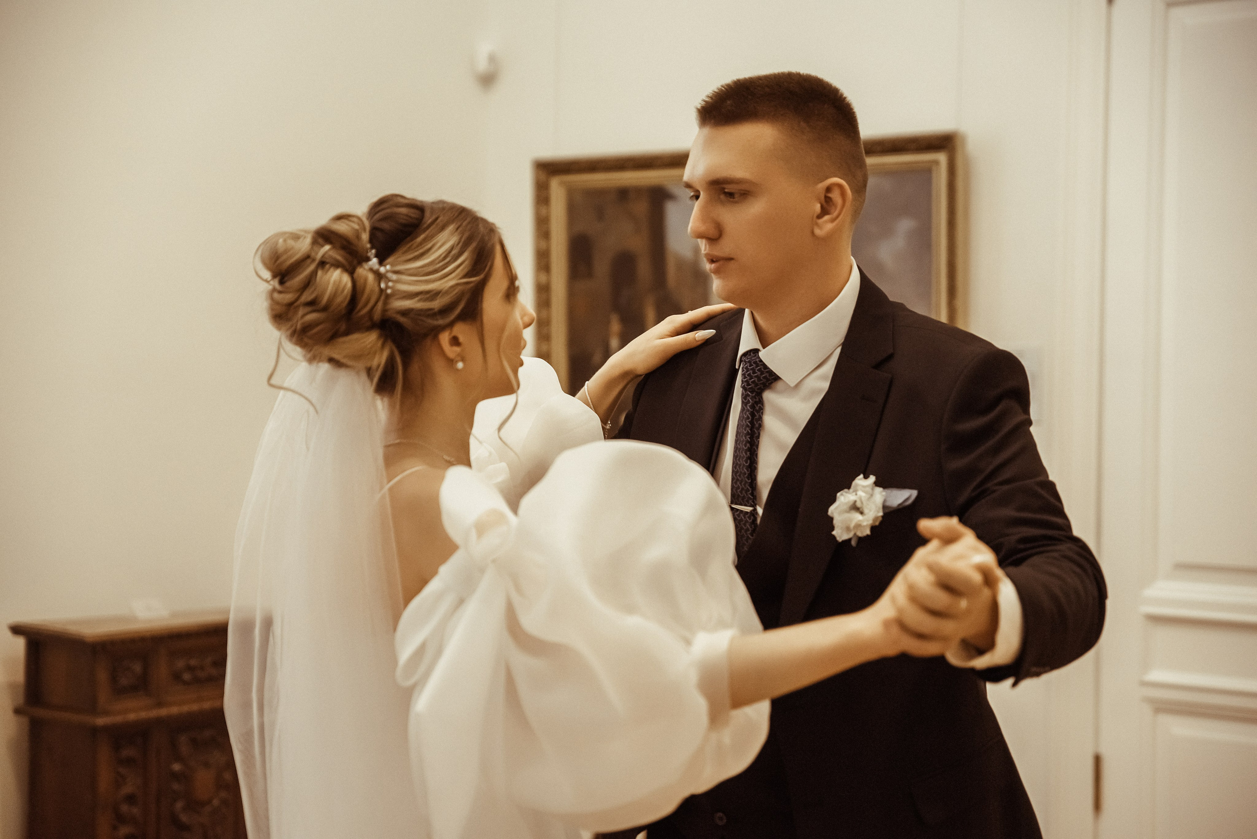 Свадебные съёмки. Стильный репортаж и кадры как в кино