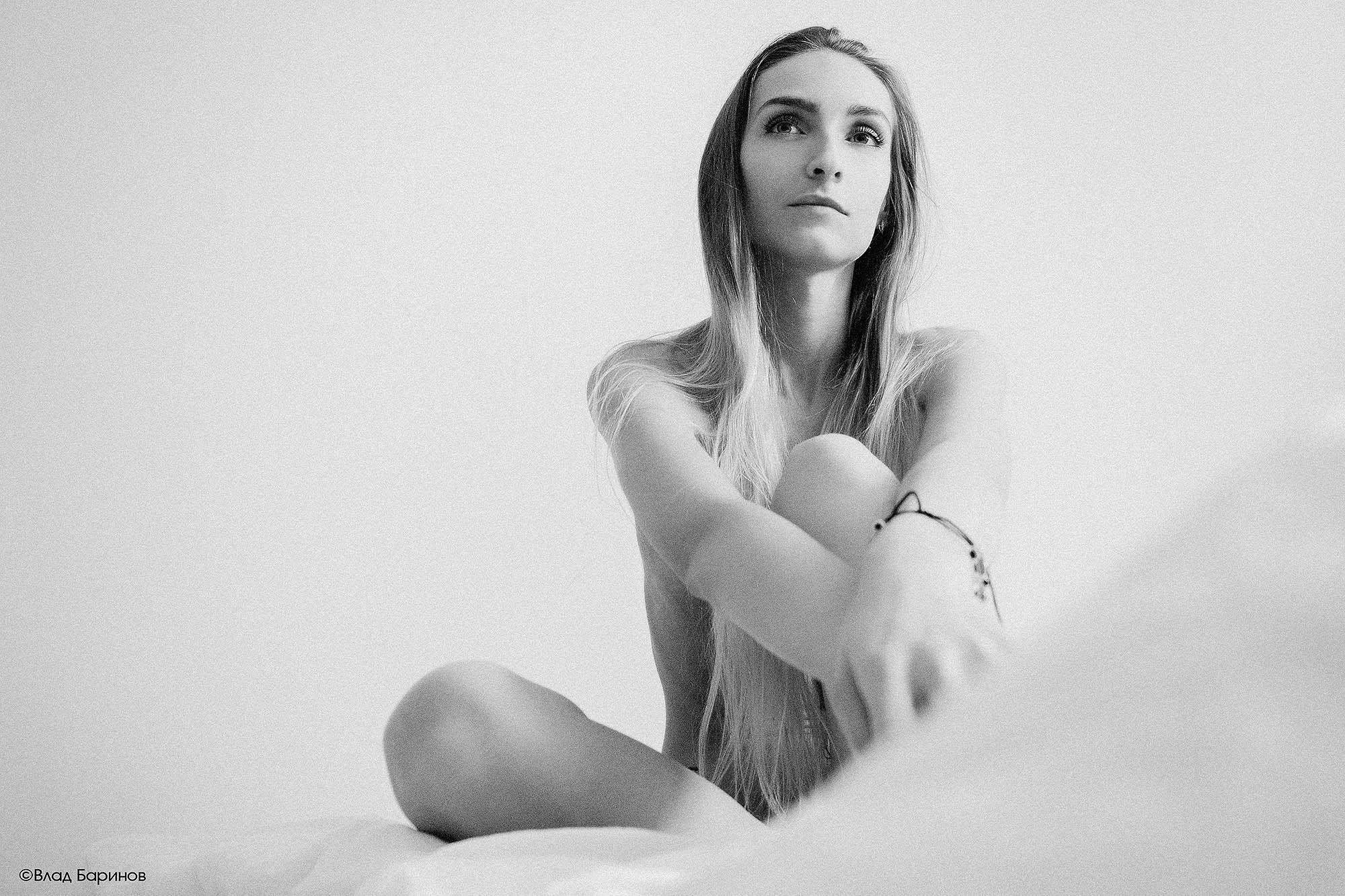 Черно-белая Будуарная фотография