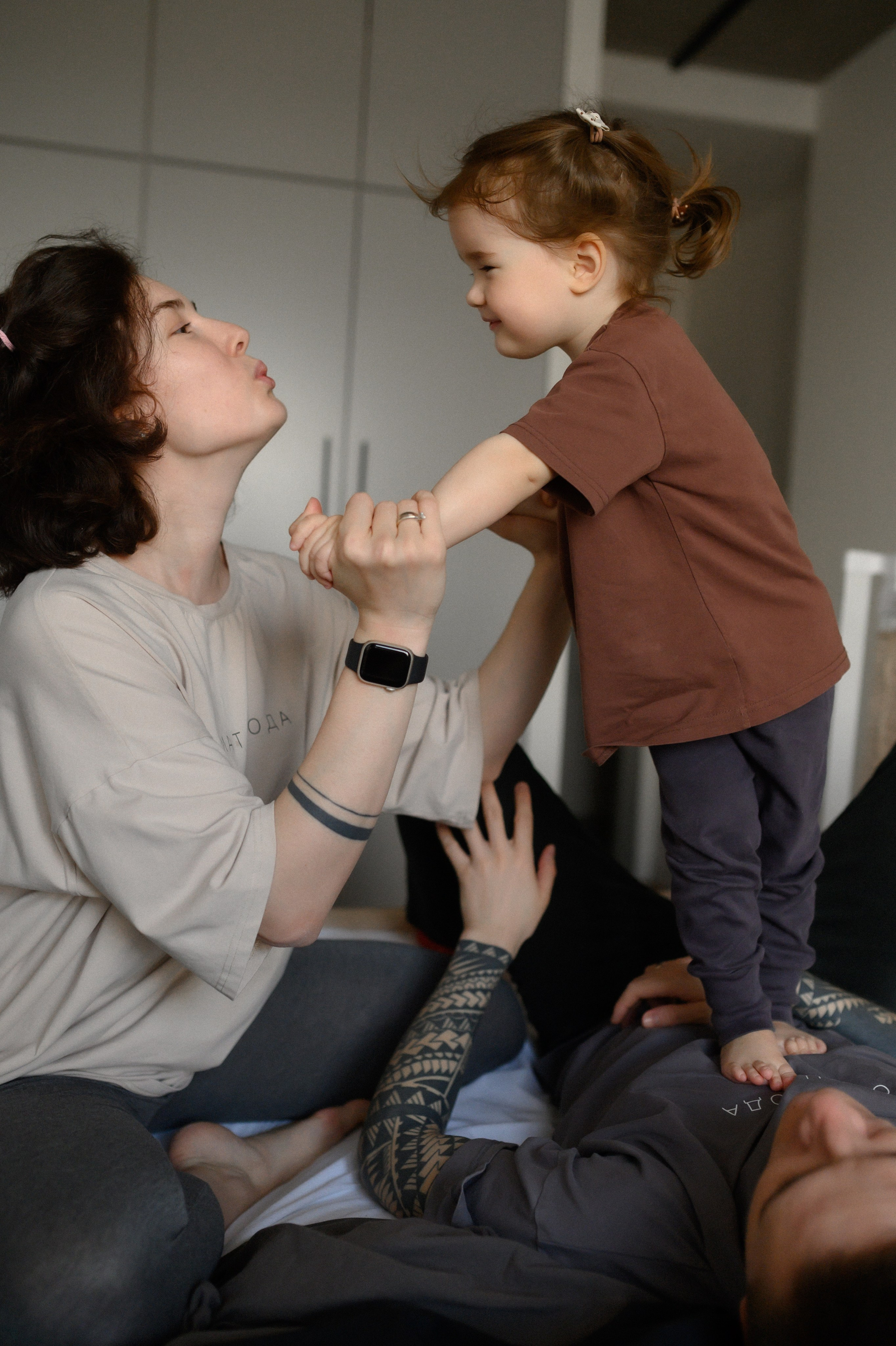 Руслан, Марта и Кира дома. Семейный и свадебный lifestyle-фотограф в Москве Мария Петрова