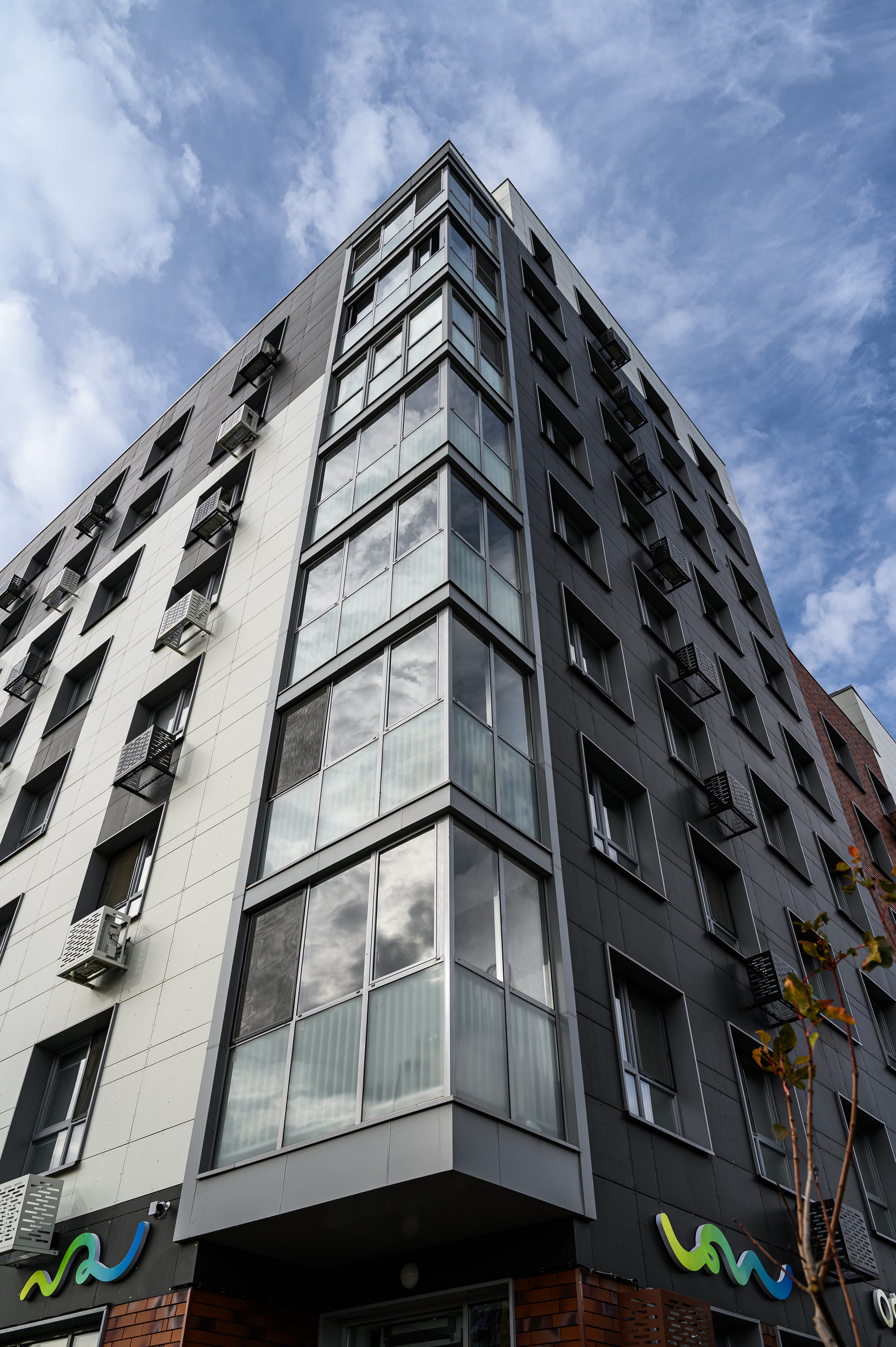 Архитектурная съёмка ЖК Лето — современный жилой комплекс в Казани с выразительным фасадом