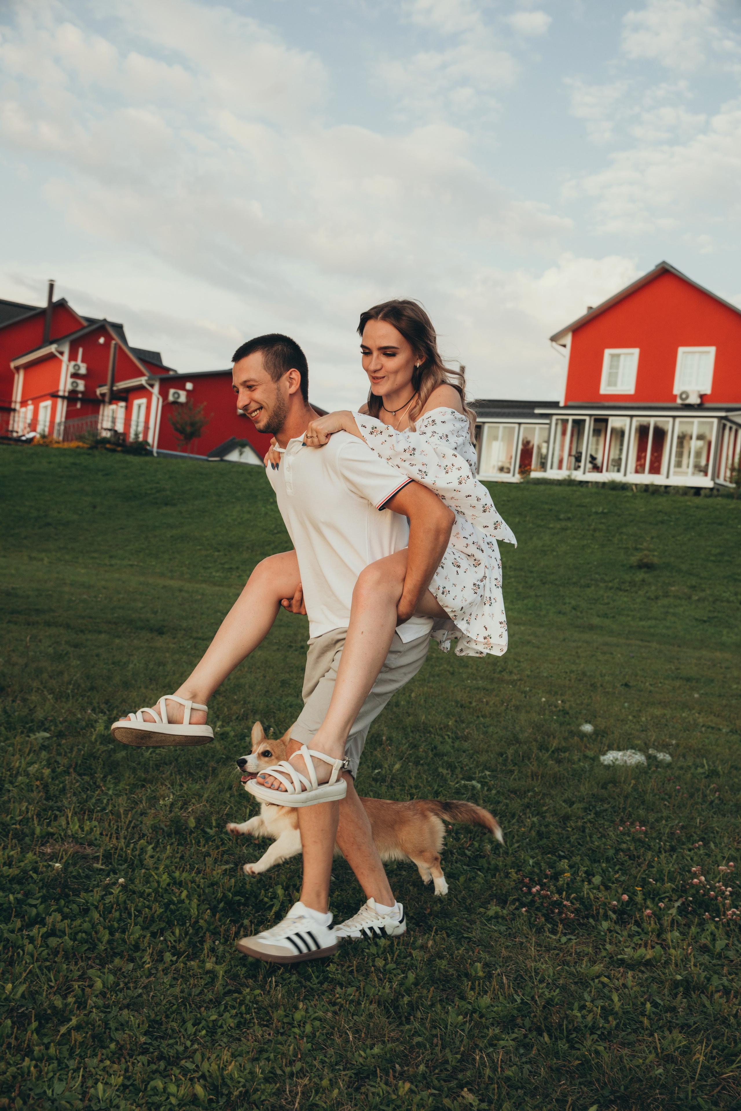 4 лапы, 2 пары ног и одно сердечко на троих ❤. Фотограф Анастасия Романова Рязань