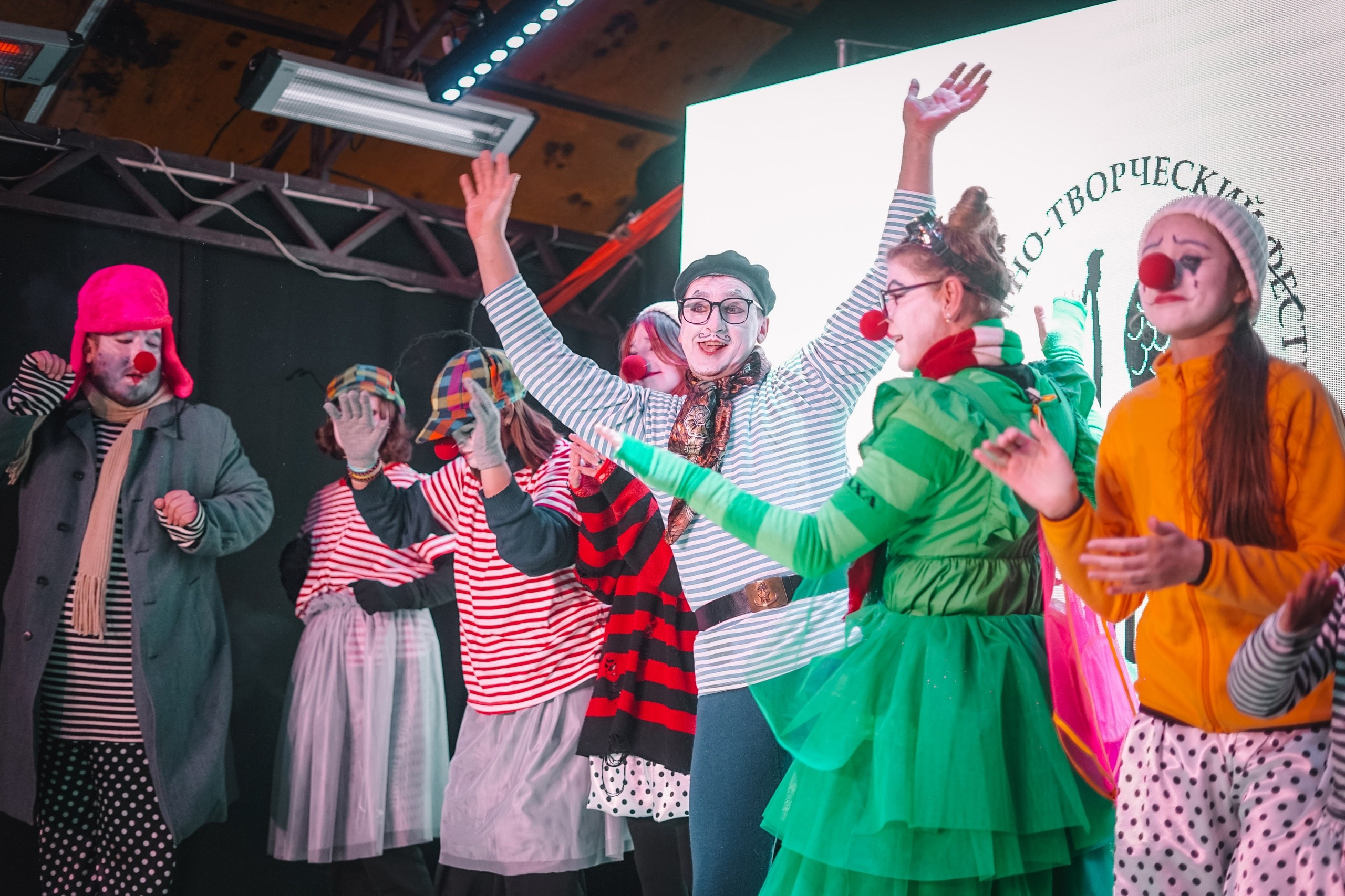 10 сосновых шишек. Kirillova Studio — мастерская декора и событий Юли Кирилловой