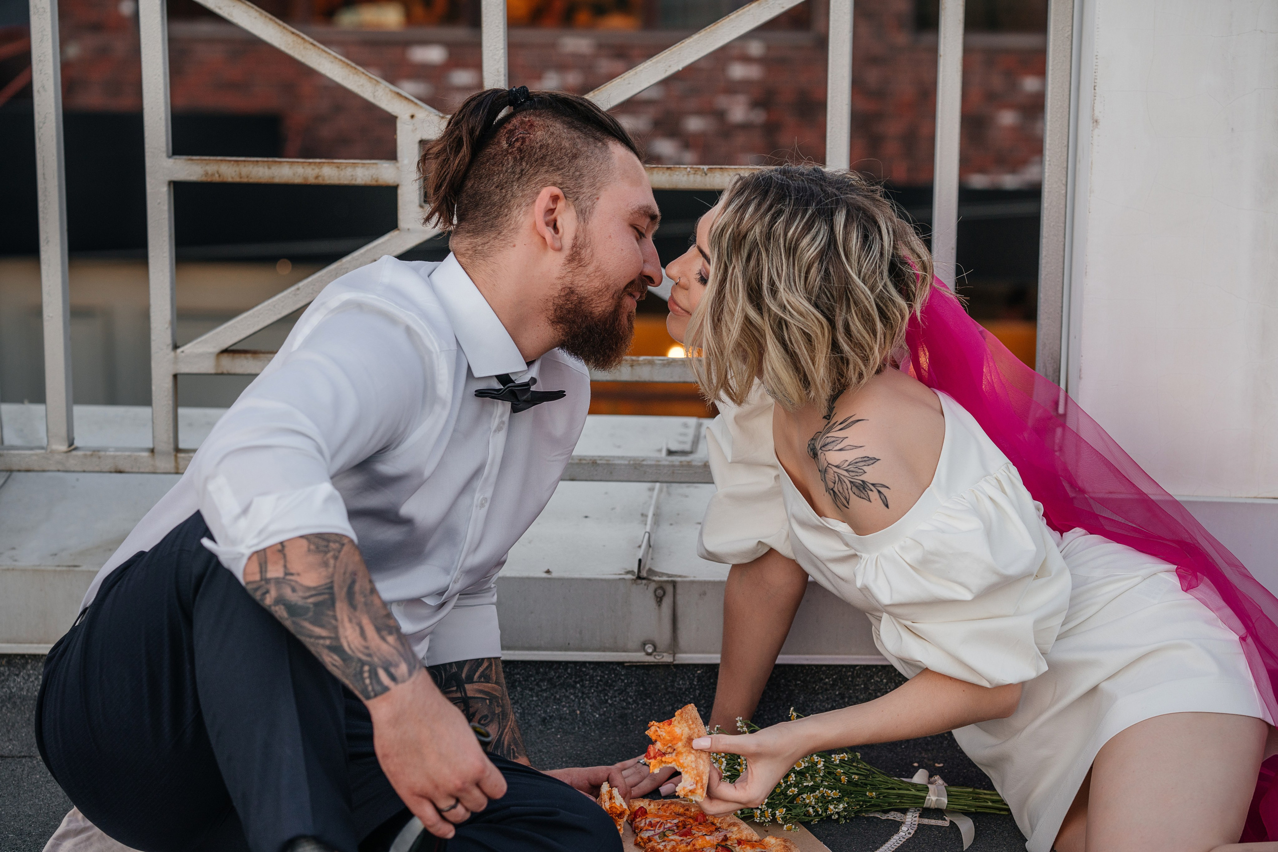 Свадебная прогулка по городу. Денис и Кристина. Свадебный и семейный фотограф Надежда Соловьева