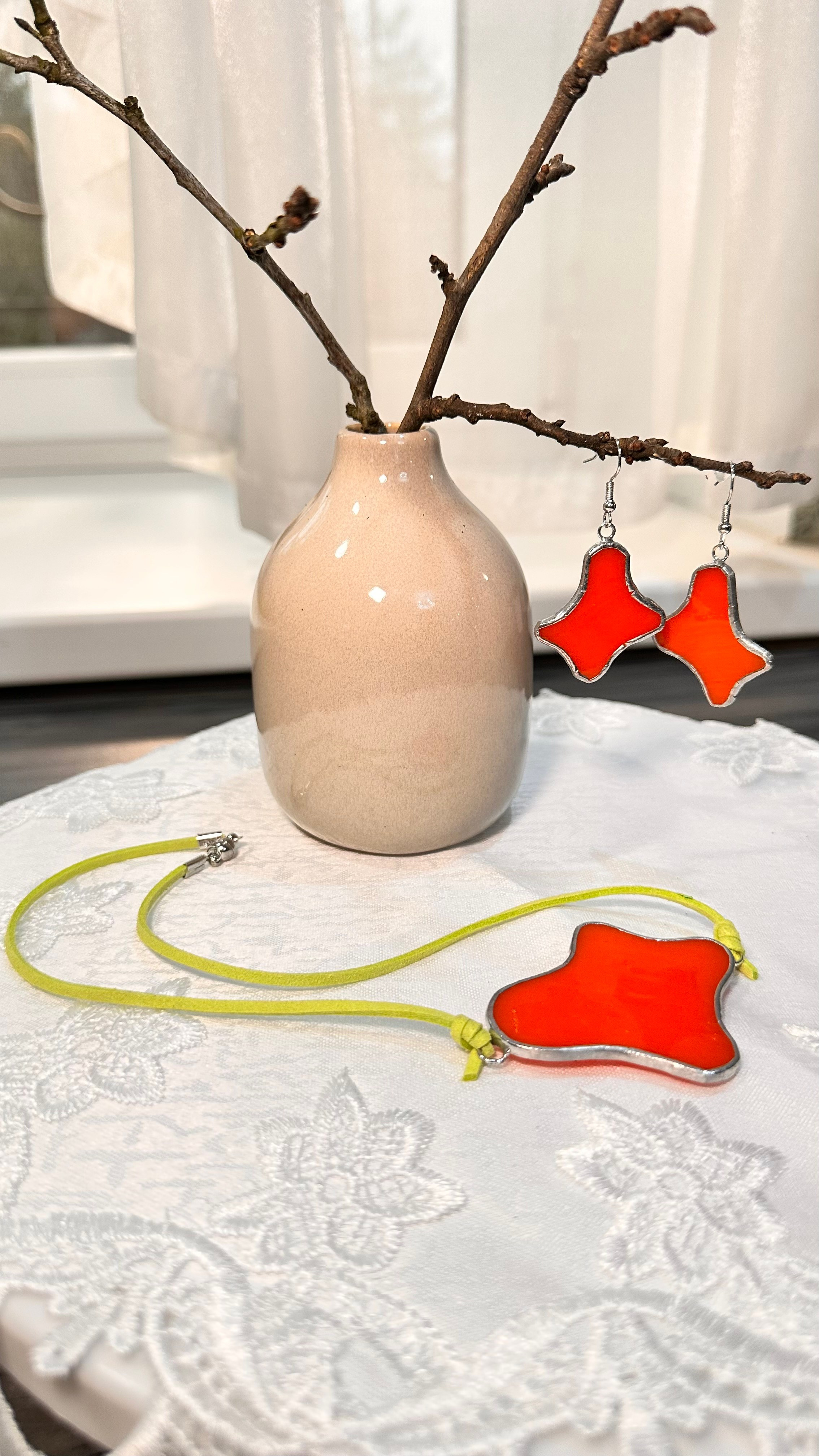 Украшения в ассортименте (серьги, кольца, браслет). Гербарий в стекле, интерьерные панно, витражи с сухоцветами в технике тиффани