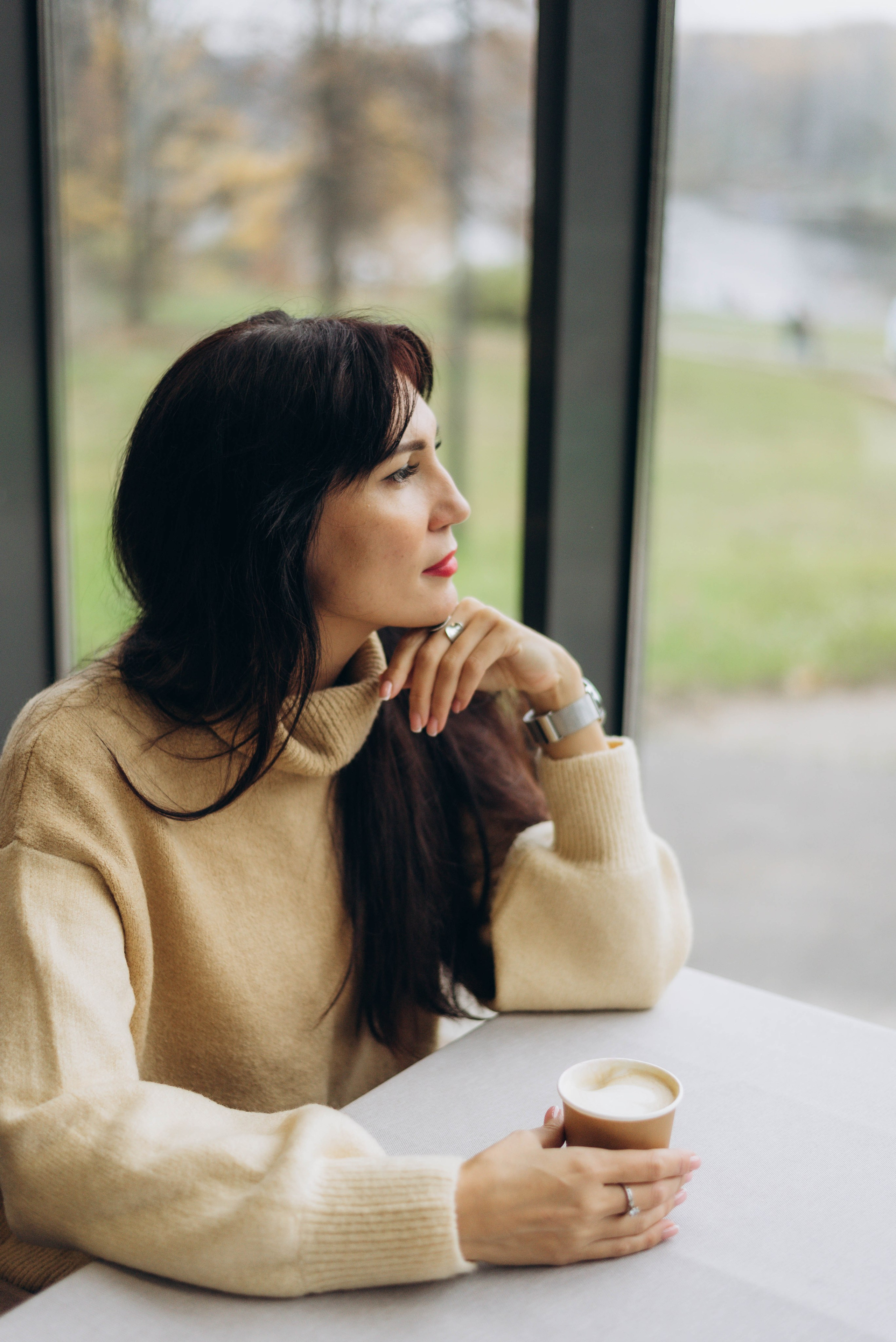 Прогулочная фотоссесия для девушки в парке. Семейный фотограф в Железнодорожном Масаева Елена