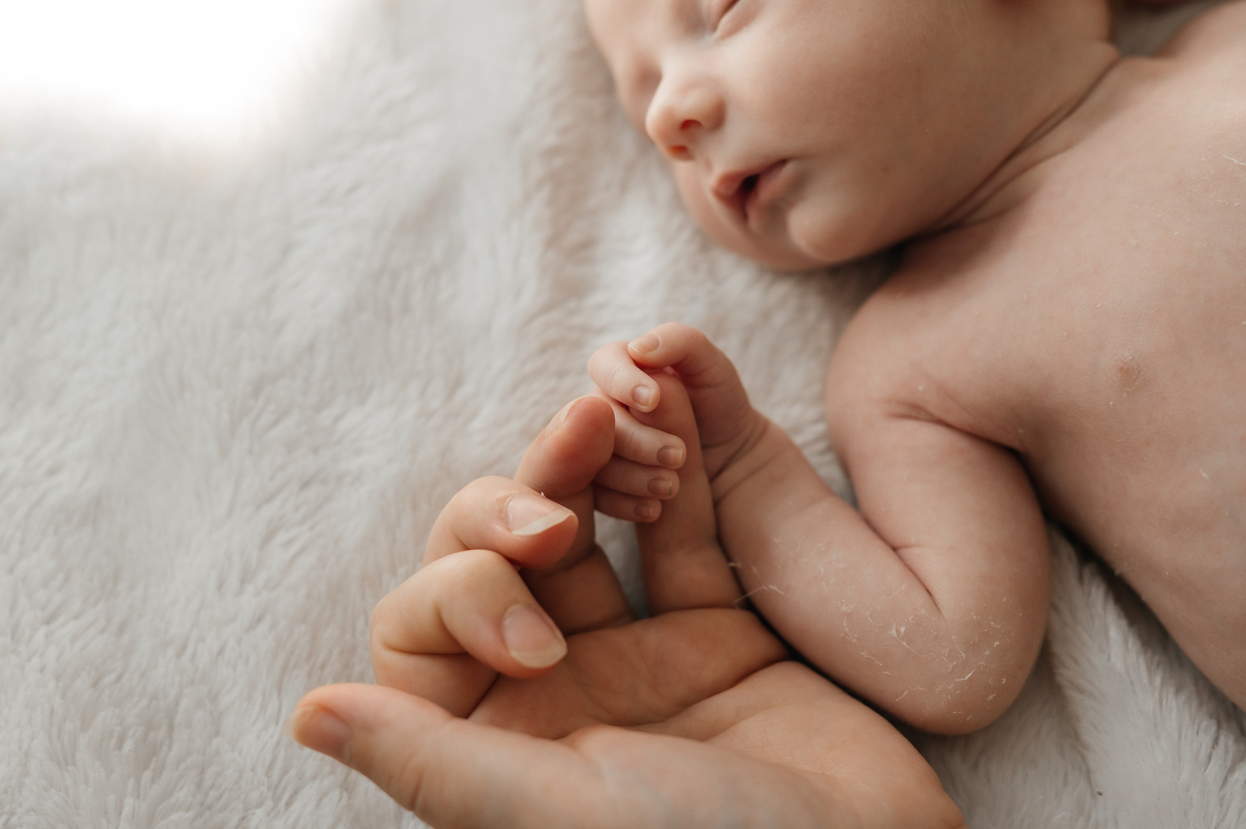 Lifestyle nyföddfotografering i Halmstad. Bröllops- och familjefotograf i Halmstad | Valentina