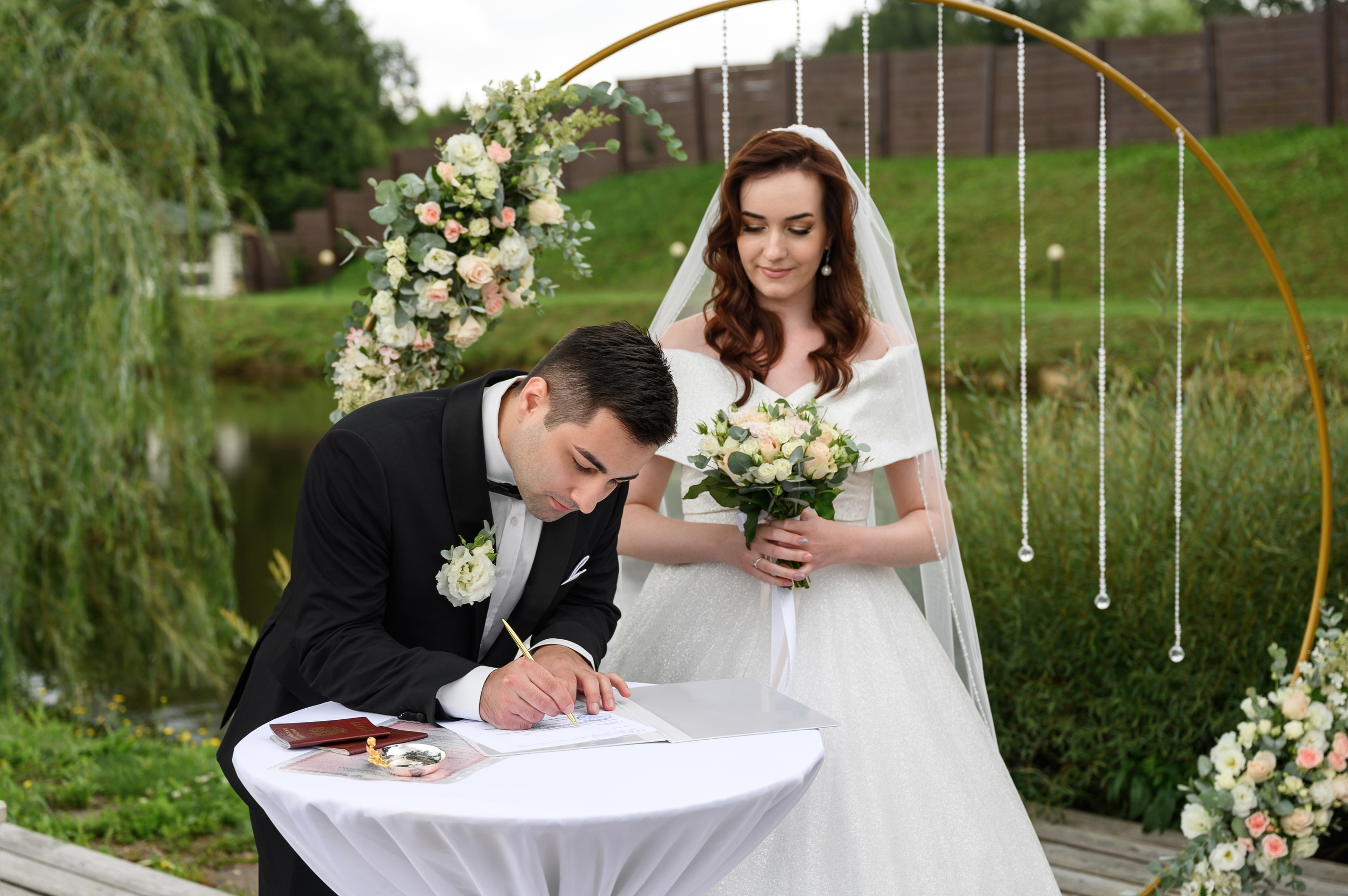 Свадебная фотосессия парк-отель Петрухино-клуб. Свадебный фотограф Москва Юрий Кульман