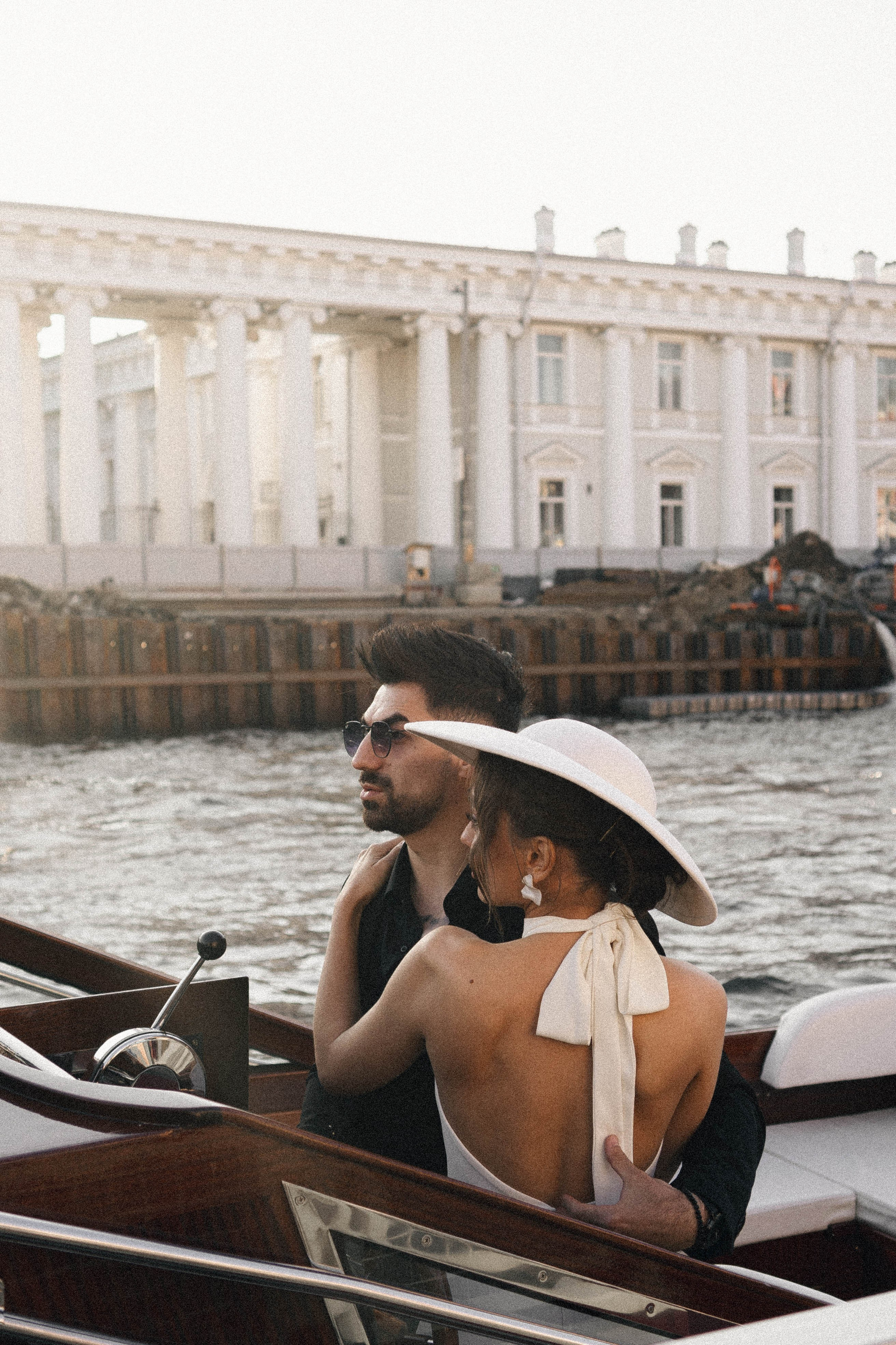 СВАДЕНБНАЯ СЬЕМКА НА КАТЕРЕ ПО КАНАЛАМ САНКТ-ПЕТЕРБУРГА И В АКВАТОРИИ НЕВЫ. Профессиональный фотограф, Санкт-Петербург — Виктория Богомолова