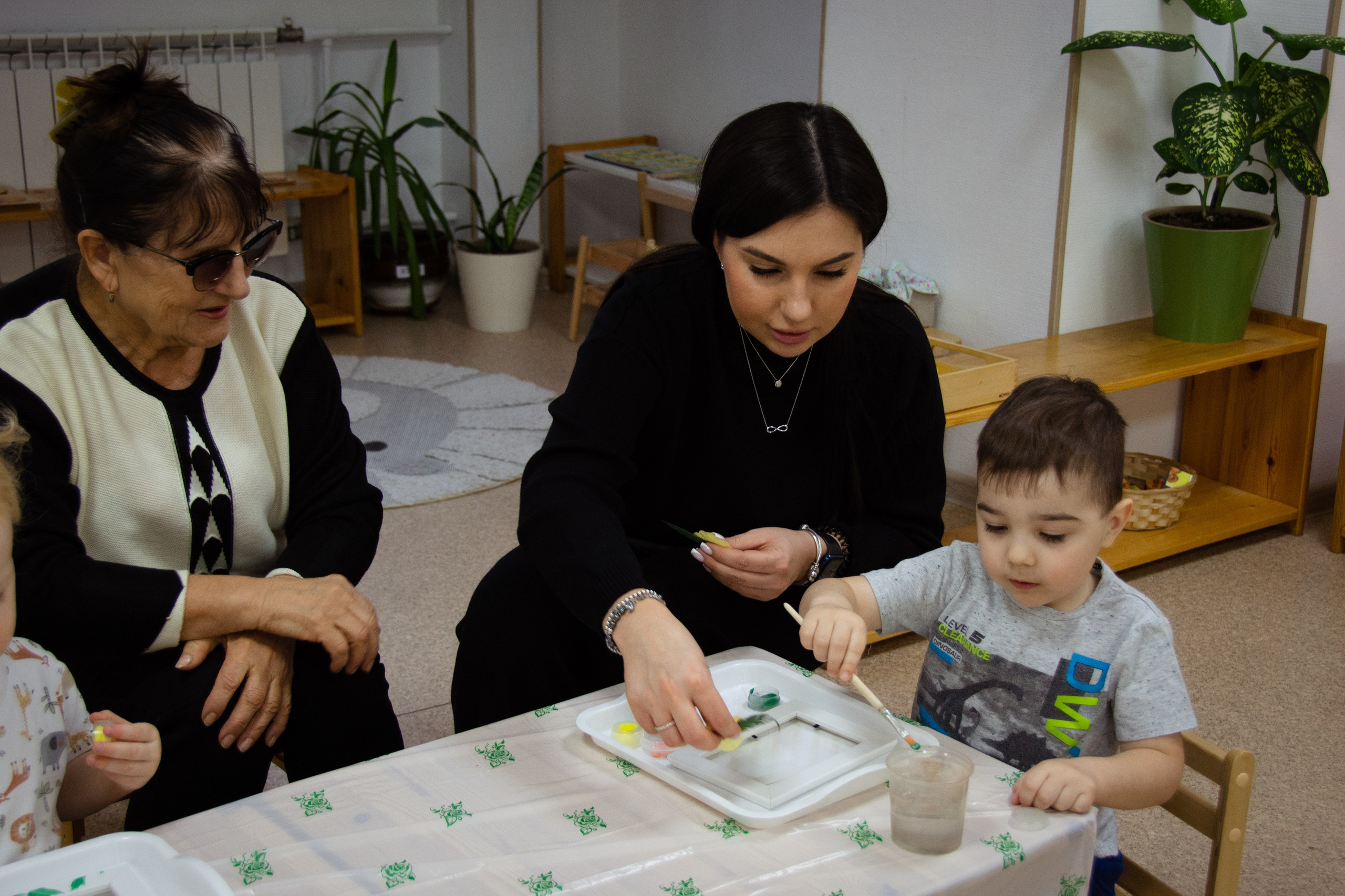 День матери. Дальневосточный Монтессори Центр. Семейный и репортажный фотограф в Хабаровске Татьяна Болычева