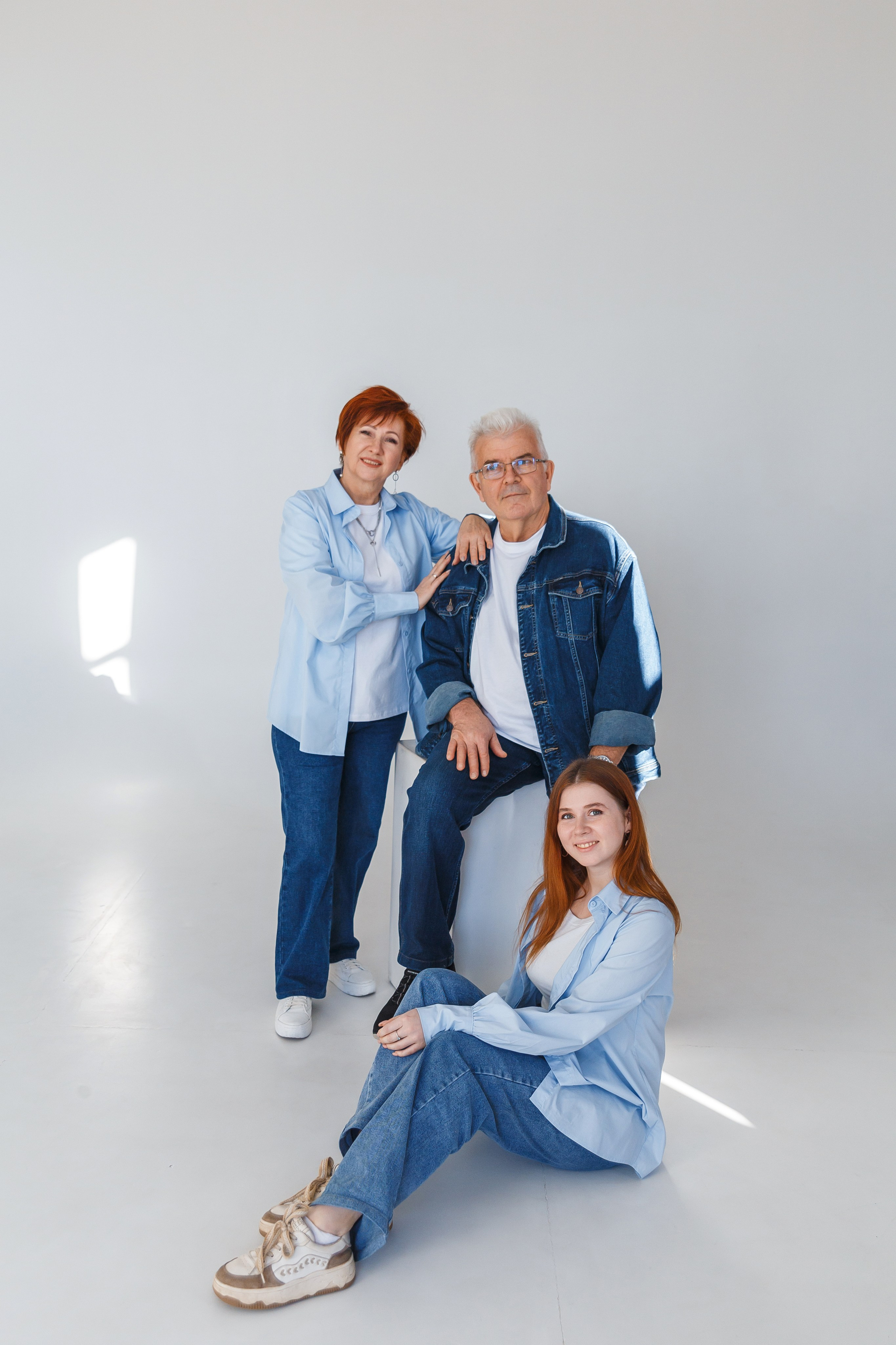 Рождественская встреча Синицыных в студии. Событийный фотограф Максим Бескоровайновнов