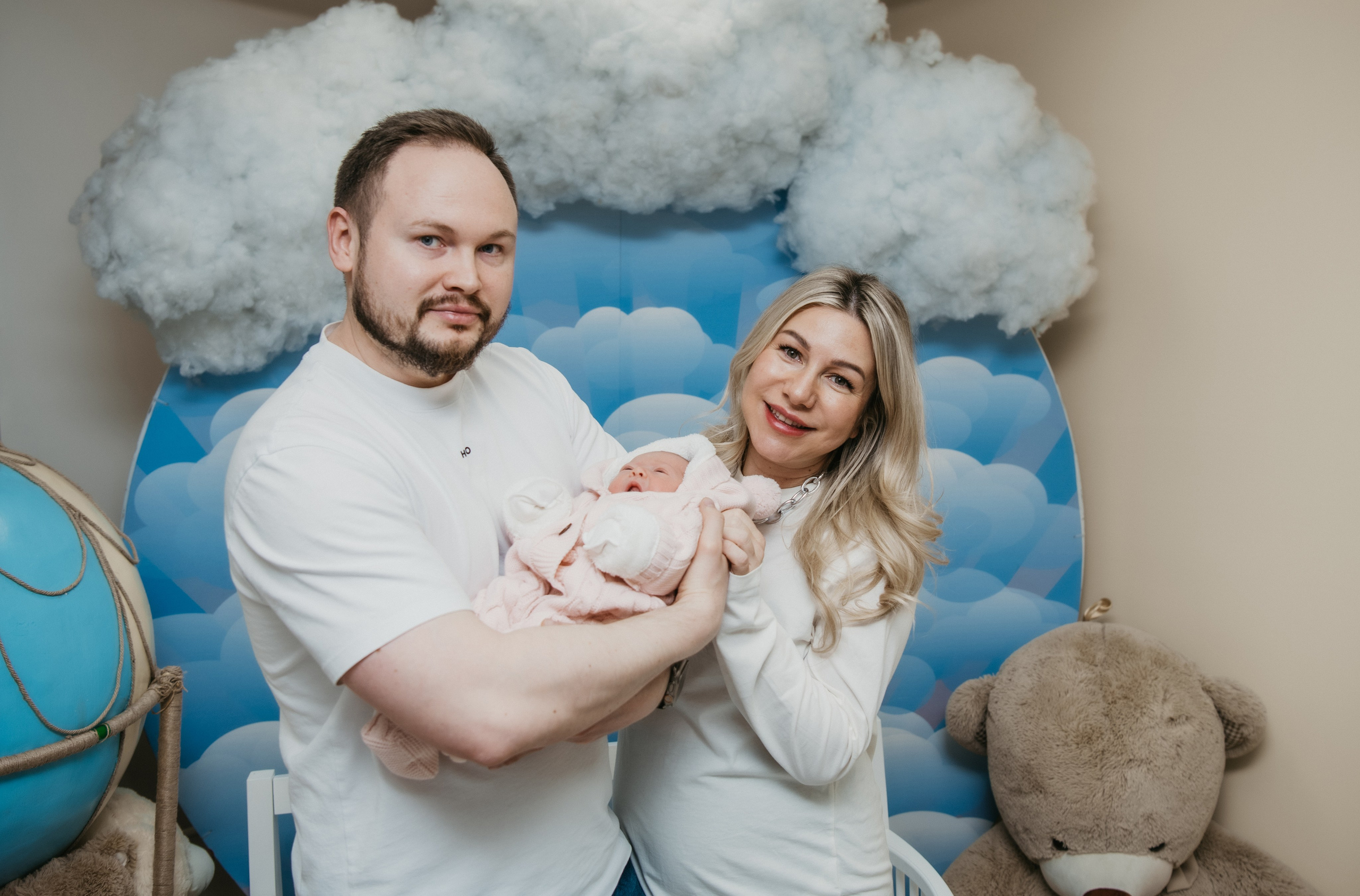 Выписка малышки. Мать и дитя на Севастопольском. Фотограф на выписку из роддома в Москве и МО