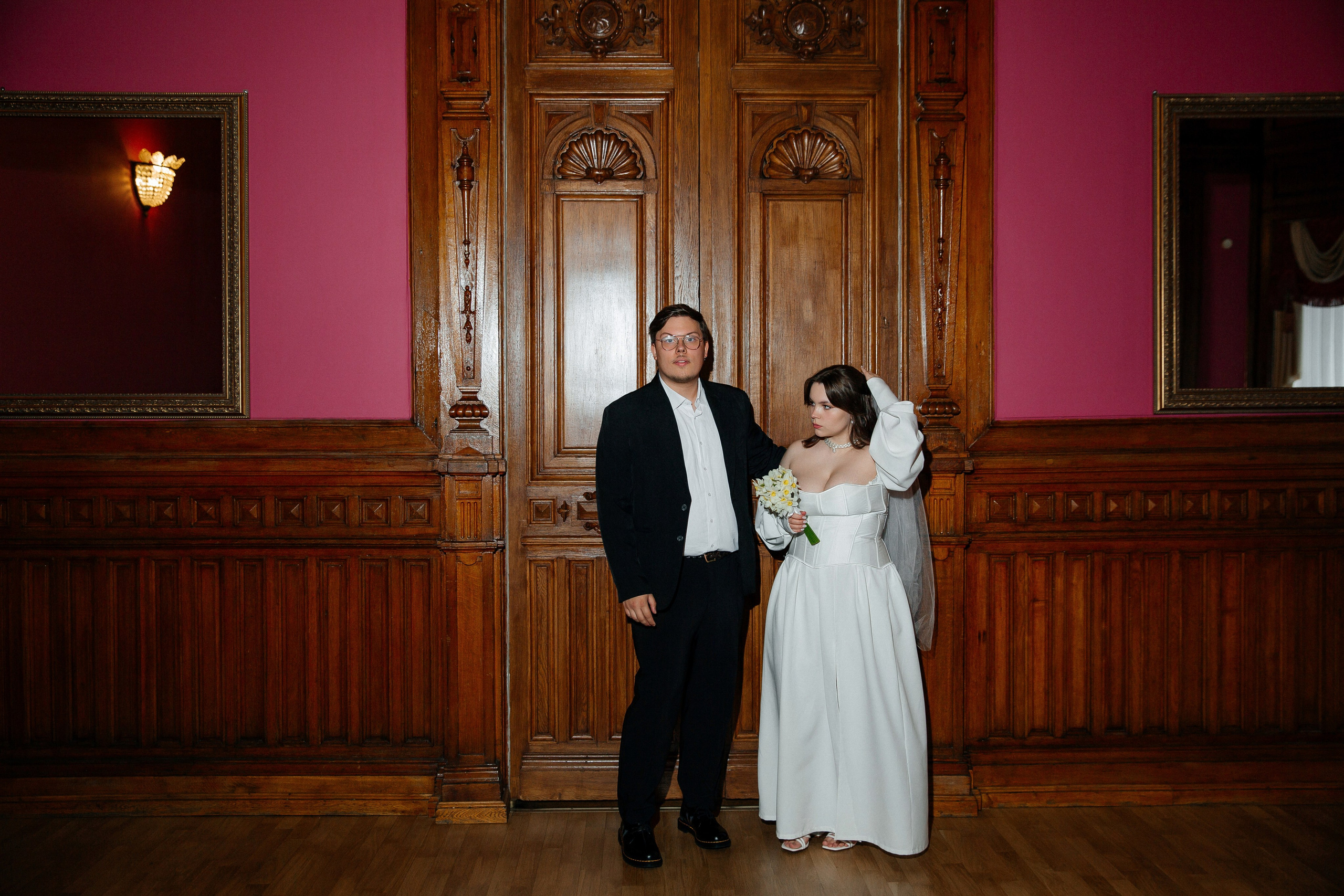 Съемка в отеле и регистрация прохладным майским днем. Свадебный фотограф в Санкт-Петербурге Вика Стукачева